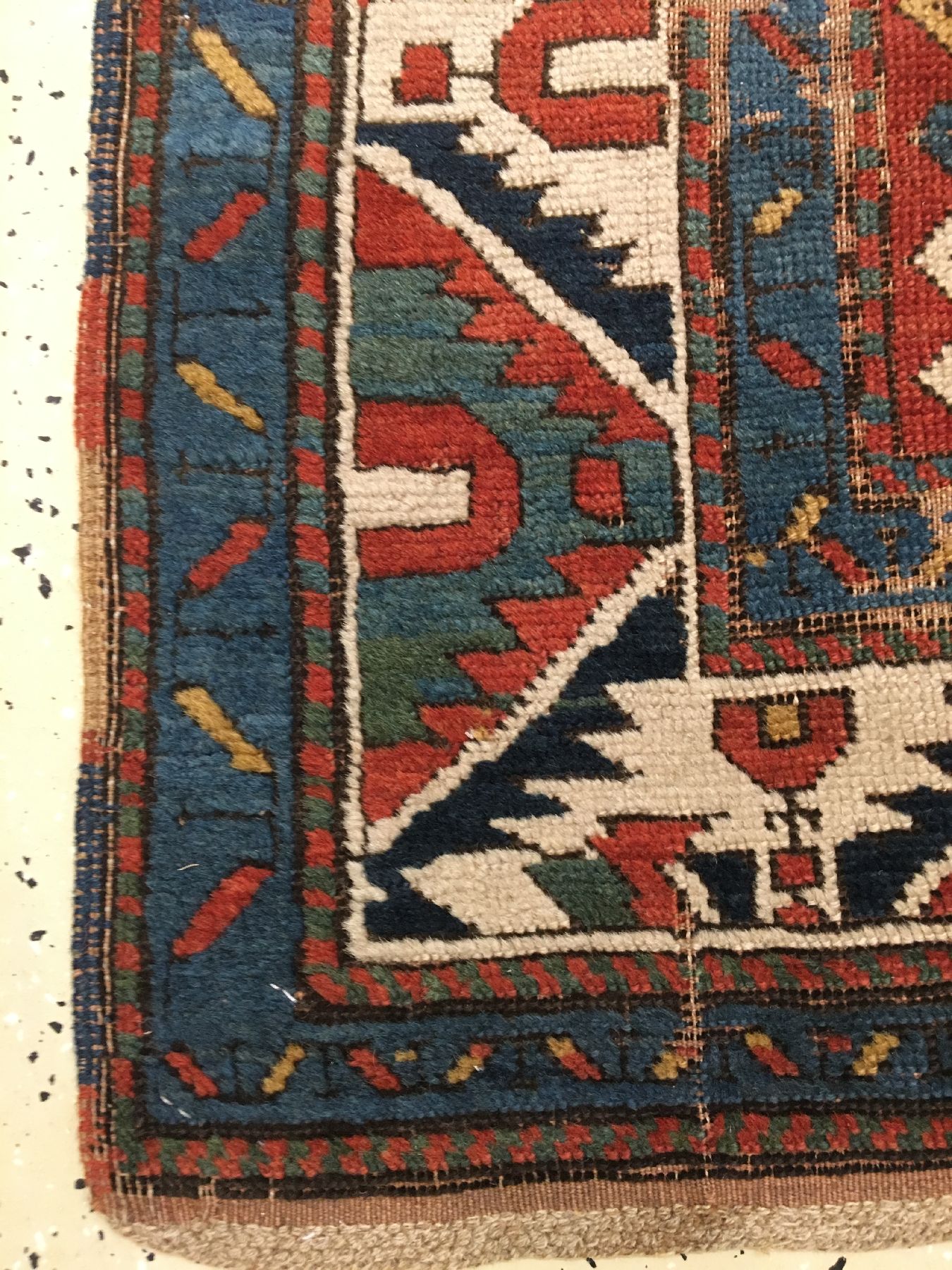 Detail g: Fachralo Kasak antik, Südwestkaukasus, Datiert 1861, Wolle geknüpft auf Wolle. Seltener Fachralo mit grünen Feld und Provenienztypischen ...