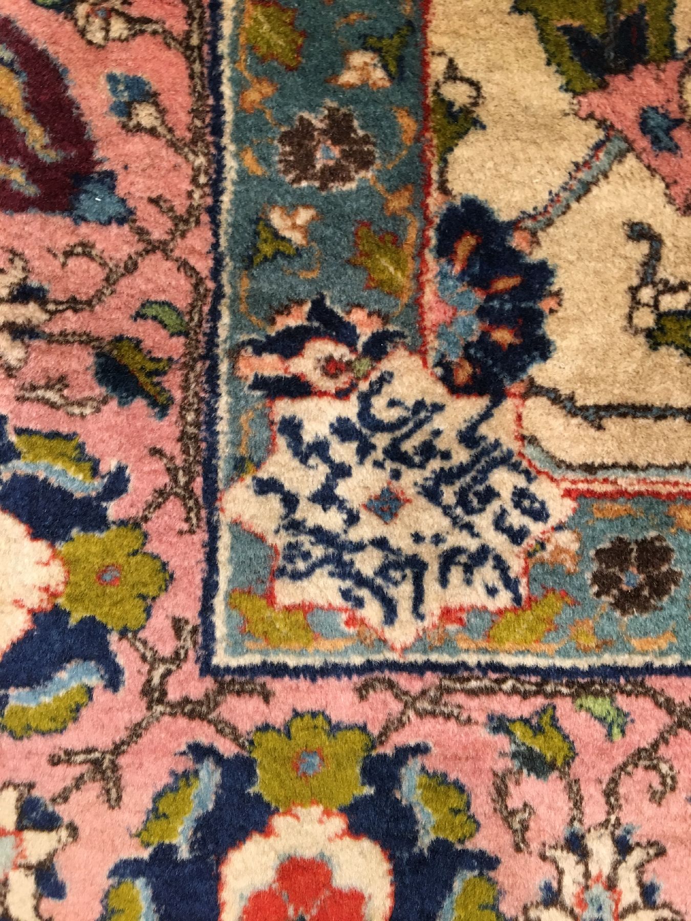 Detail e: Täbriz "Sherkate Galie Azerbaijan" alt (Signiert), Nordwestpersien, um 1920, Korkwolle geknüpft auf Baumwolle. Dekorativer Täbriz in ...