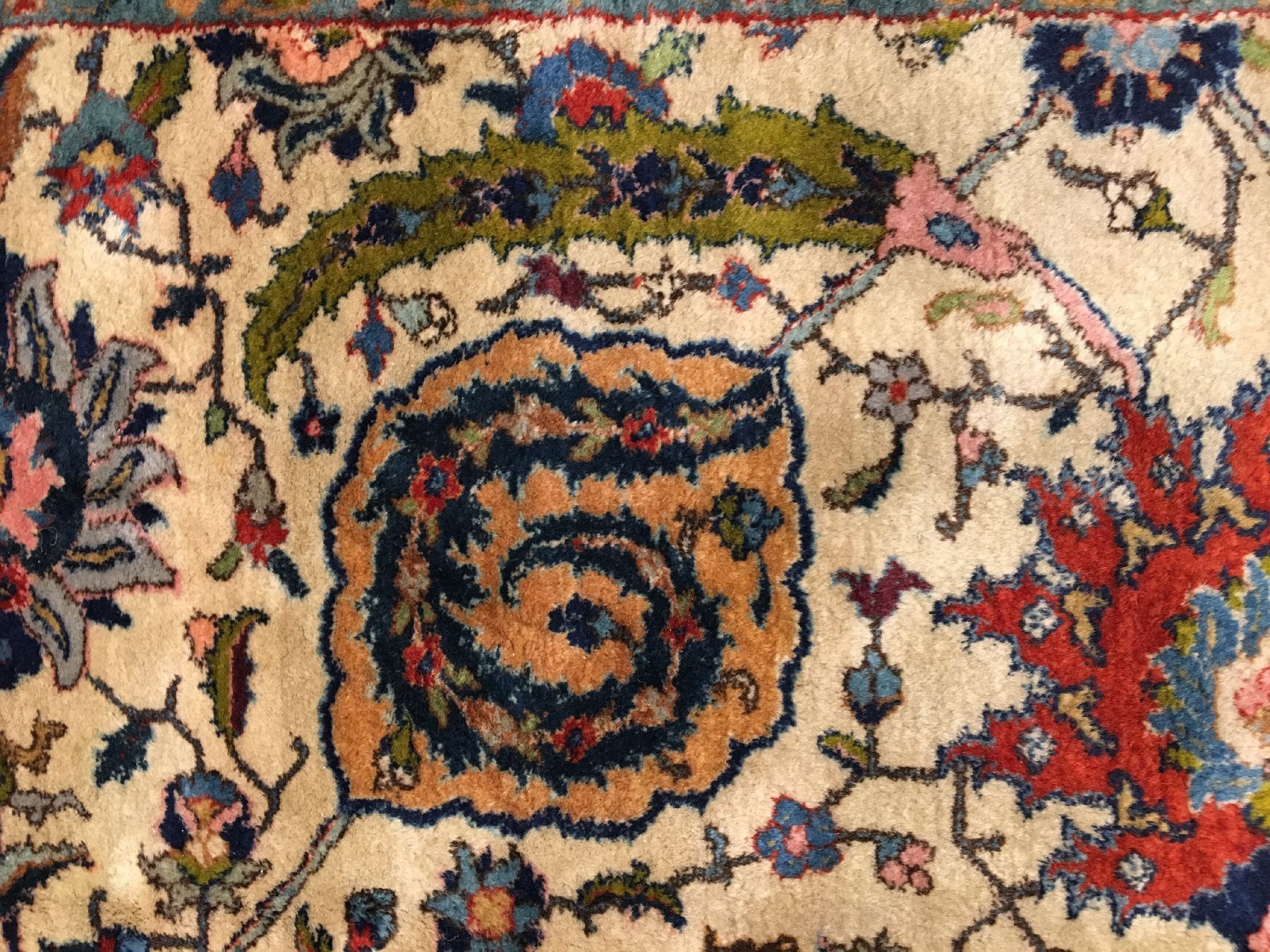 Detail f: Täbriz "Sherkate Galie Azerbaijan" alt (Signiert), Nordwestpersien, um 1920, Korkwolle geknüpft auf Baumwolle. Dekorativer Täbriz in ...