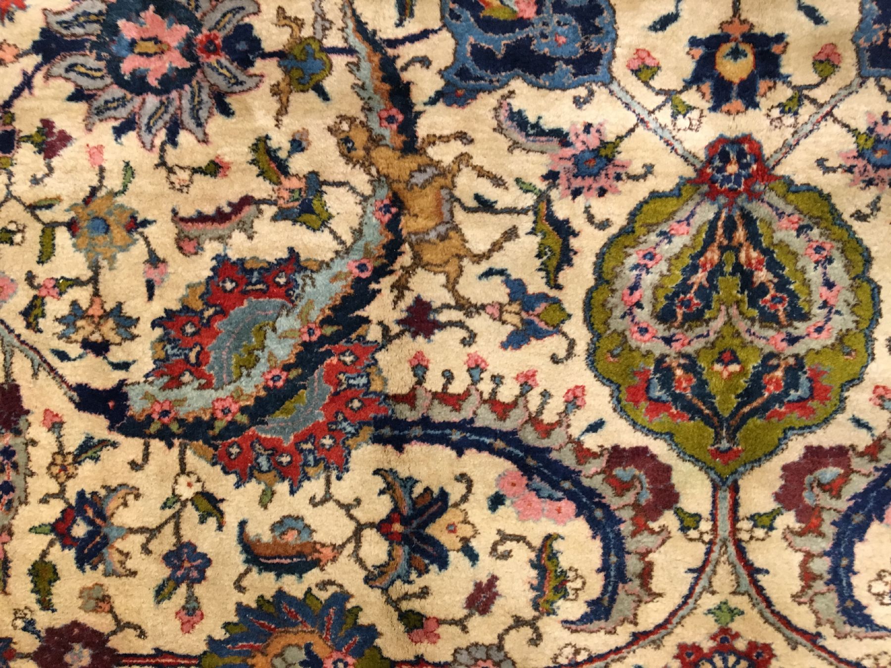 Detail g: Täbriz "Sherkate Galie Azerbaijan" alt (Signiert), Nordwestpersien, um 1920, Korkwolle geknüpft auf Baumwolle. Dekorativer Täbriz in ...
