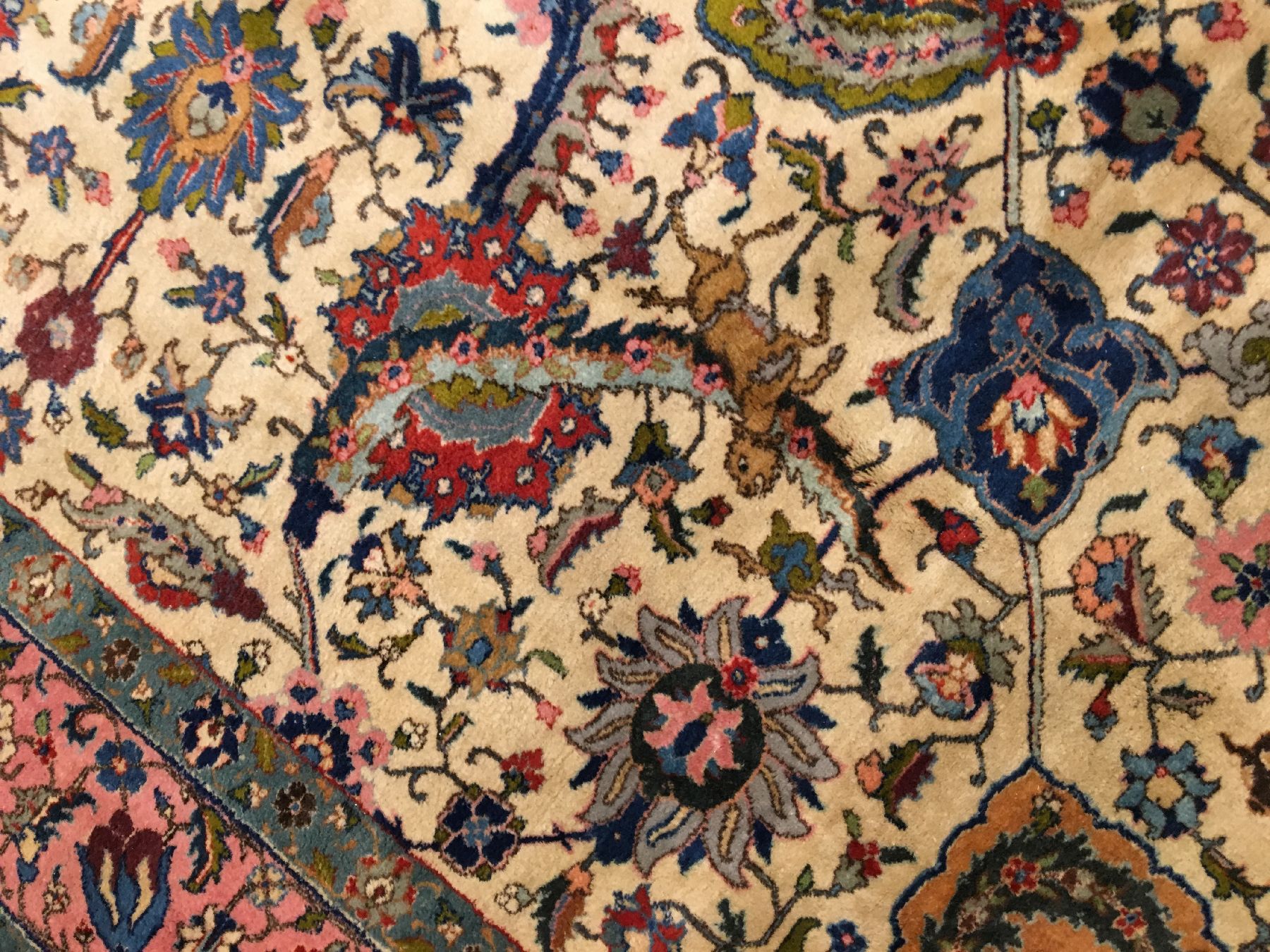 Detail h: Täbriz "Sherkate Galie Azerbaijan" alt (Signiert), Nordwestpersien, um 1920, Korkwolle geknüpft auf Baumwolle. Dekorativer Täbriz in ...