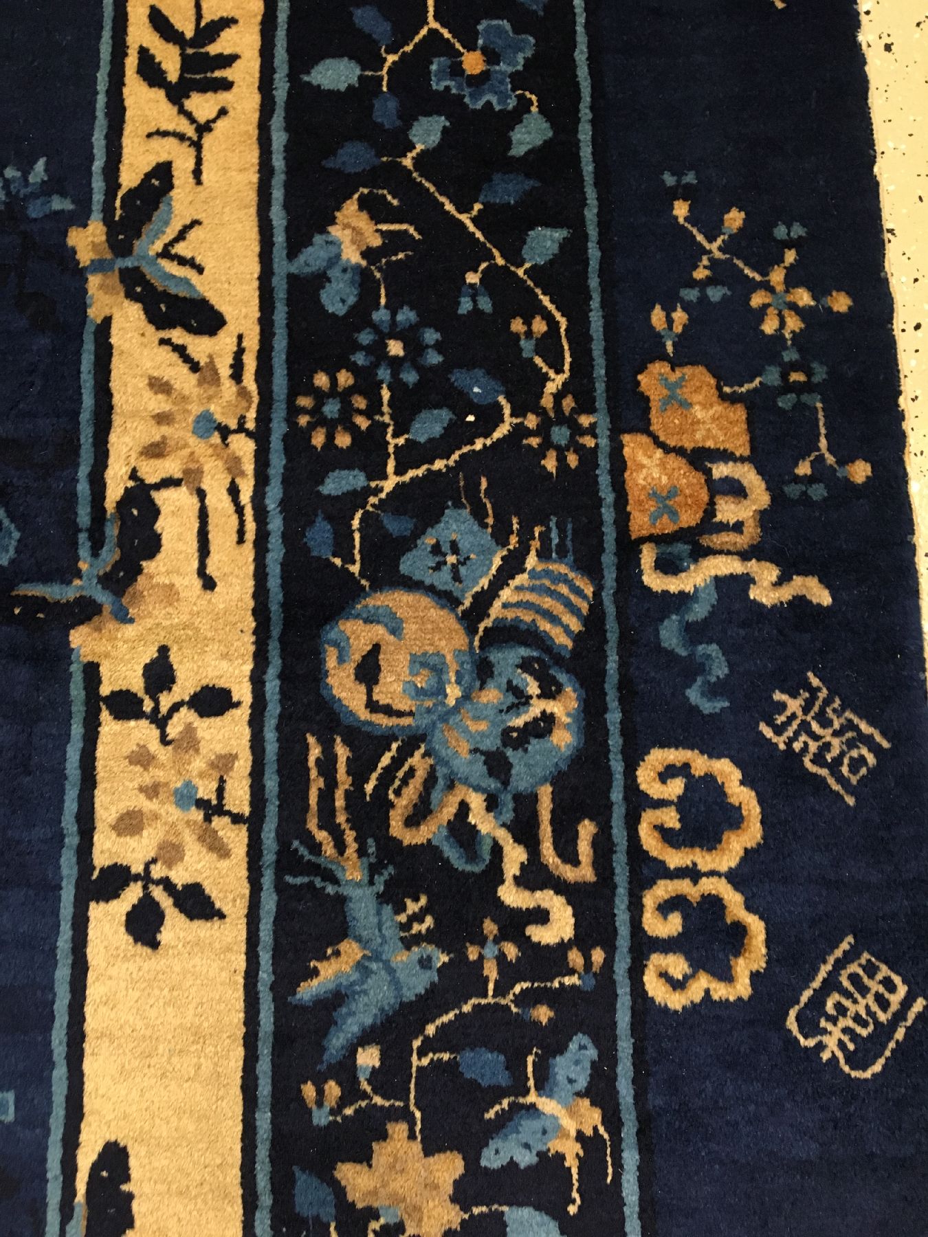 Detail c: Großer feiner Peking antik, Nordostchina, 19.Jhd., Korkwolle geknüpft auf Baumwolle. Feiner Peking Teppich mit hochwertiger indigofärbung. ...