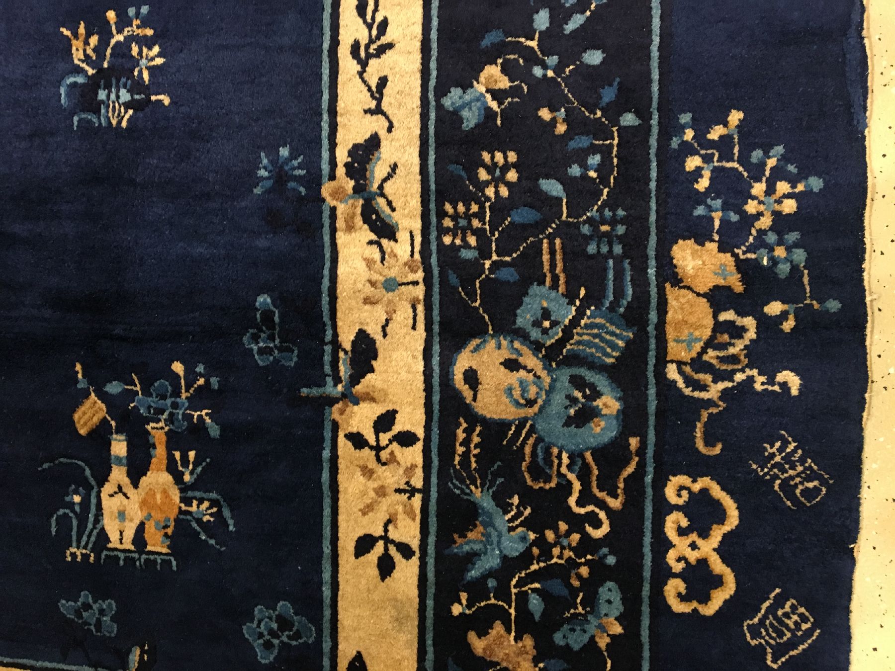 Detail f: Großer feiner Peking antik, Nordostchina, 19.Jhd., Korkwolle geknüpft auf Baumwolle. Feiner Peking Teppich mit hochwertiger indigofärbung. ...