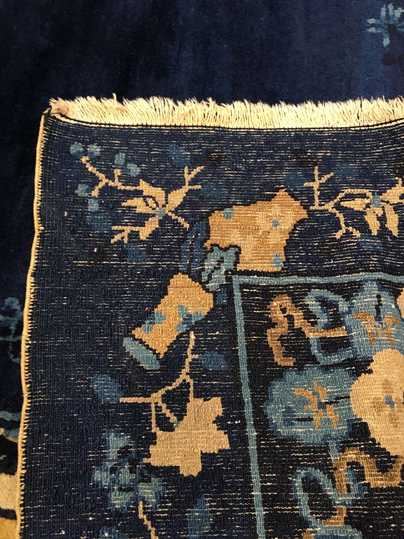 Detail h: Großer feiner Peking antik, Nordostchina, 19.Jhd., Korkwolle geknüpft auf Baumwolle. Feiner Peking Teppich mit hochwertiger indigofärbung. ...