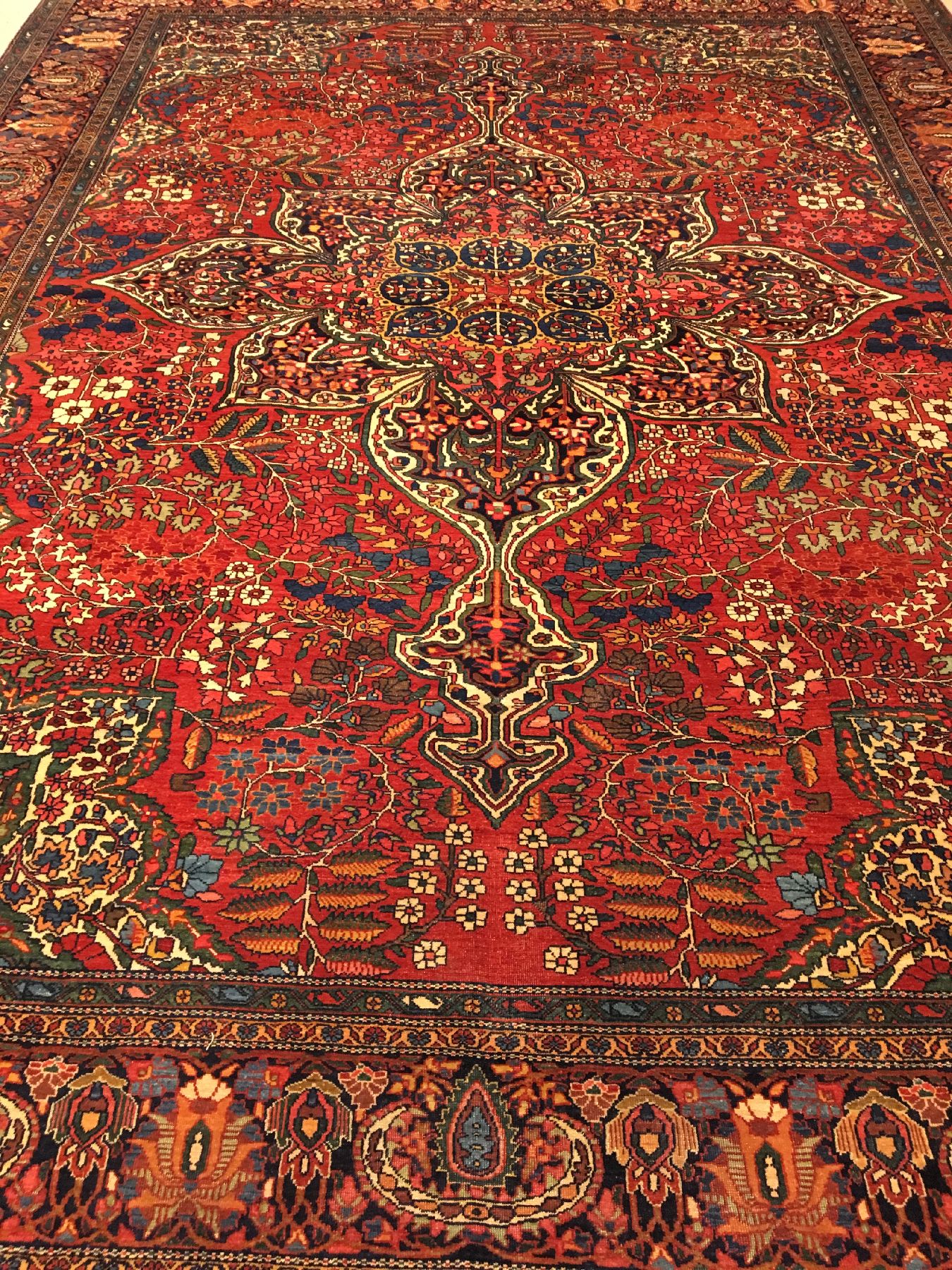 Detail a: Großer feiner Farahan antik, Westpersien, 19.Jhd., Korkwolle geknüpft auf Baumwolle. Hochdekorativer Farahan mit kunstvollen Medaillon Muster. ...