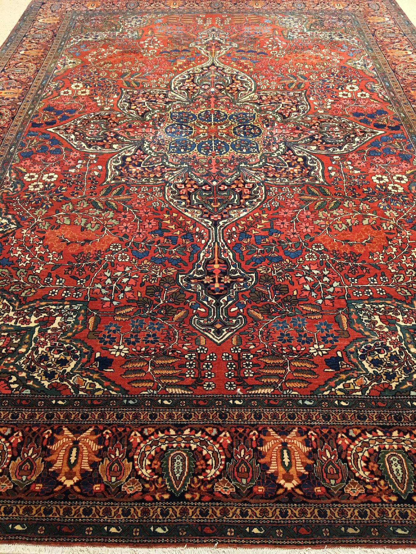 Detail b: Großer feiner Farahan antik, Westpersien, 19.Jhd., Korkwolle geknüpft auf Baumwolle. Hochdekorativer Farahan mit kunstvollen Medaillon Muster. ...