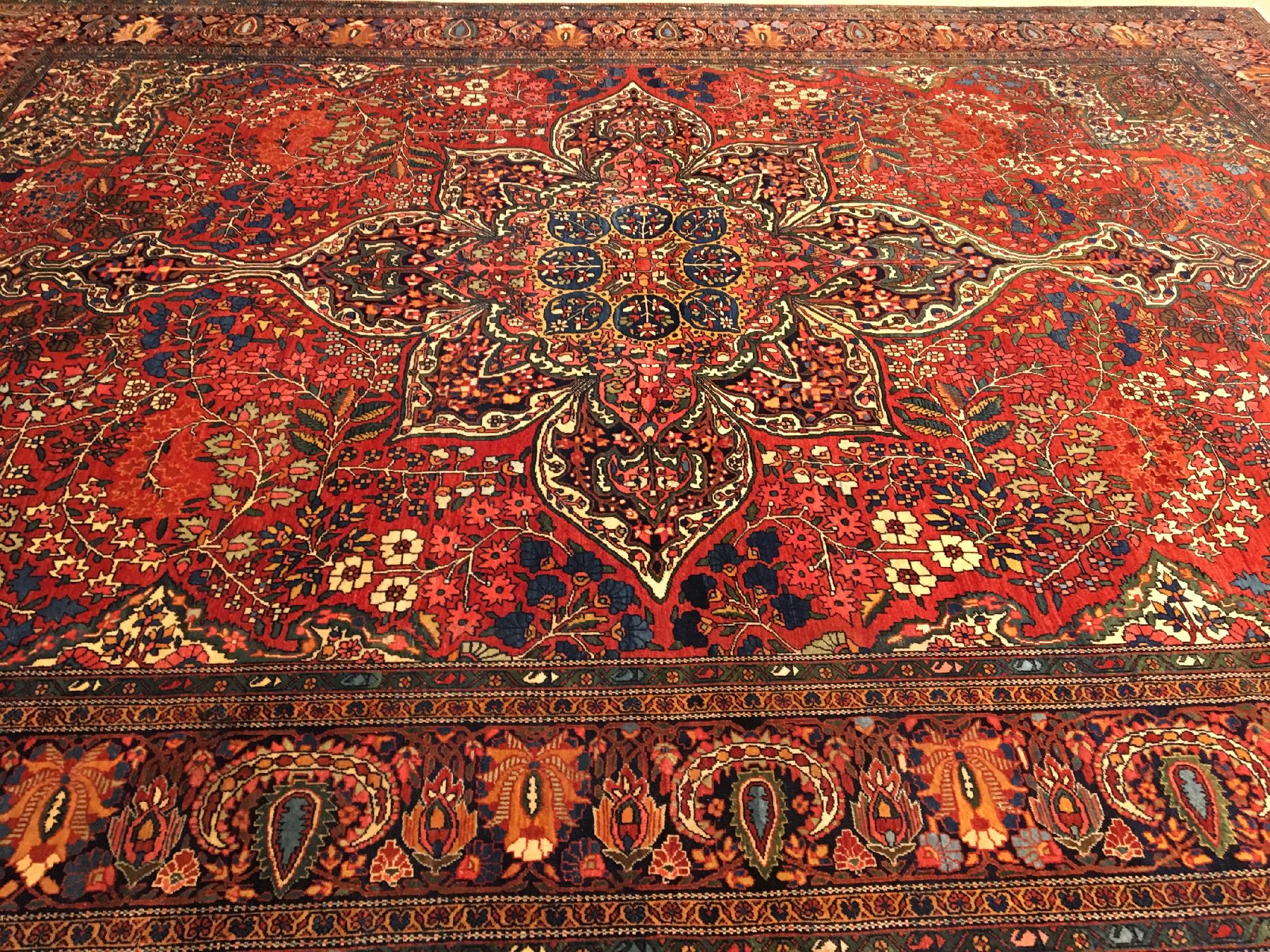 Detail c: Großer feiner Farahan antik, Westpersien, 19.Jhd., Korkwolle geknüpft auf Baumwolle. Hochdekorativer Farahan mit kunstvollen Medaillon Muster. ...