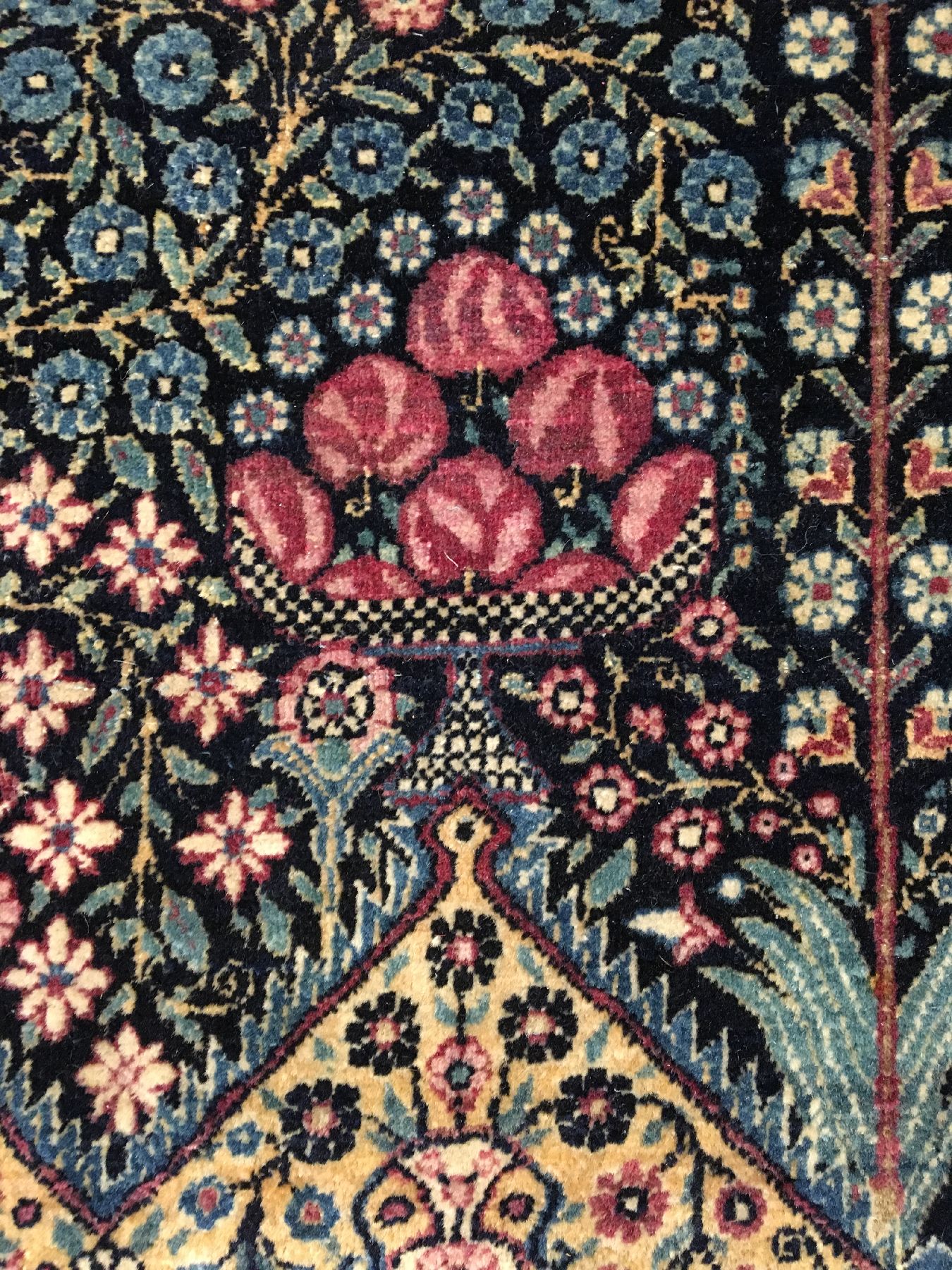 Detail d: Großer Teheran "Asgar Dalirian" antik "Signiert" (Mille Fleur), Zentralpersien, 19.Jhd., Korkwolle geknüpft auf Baumwolle. ...