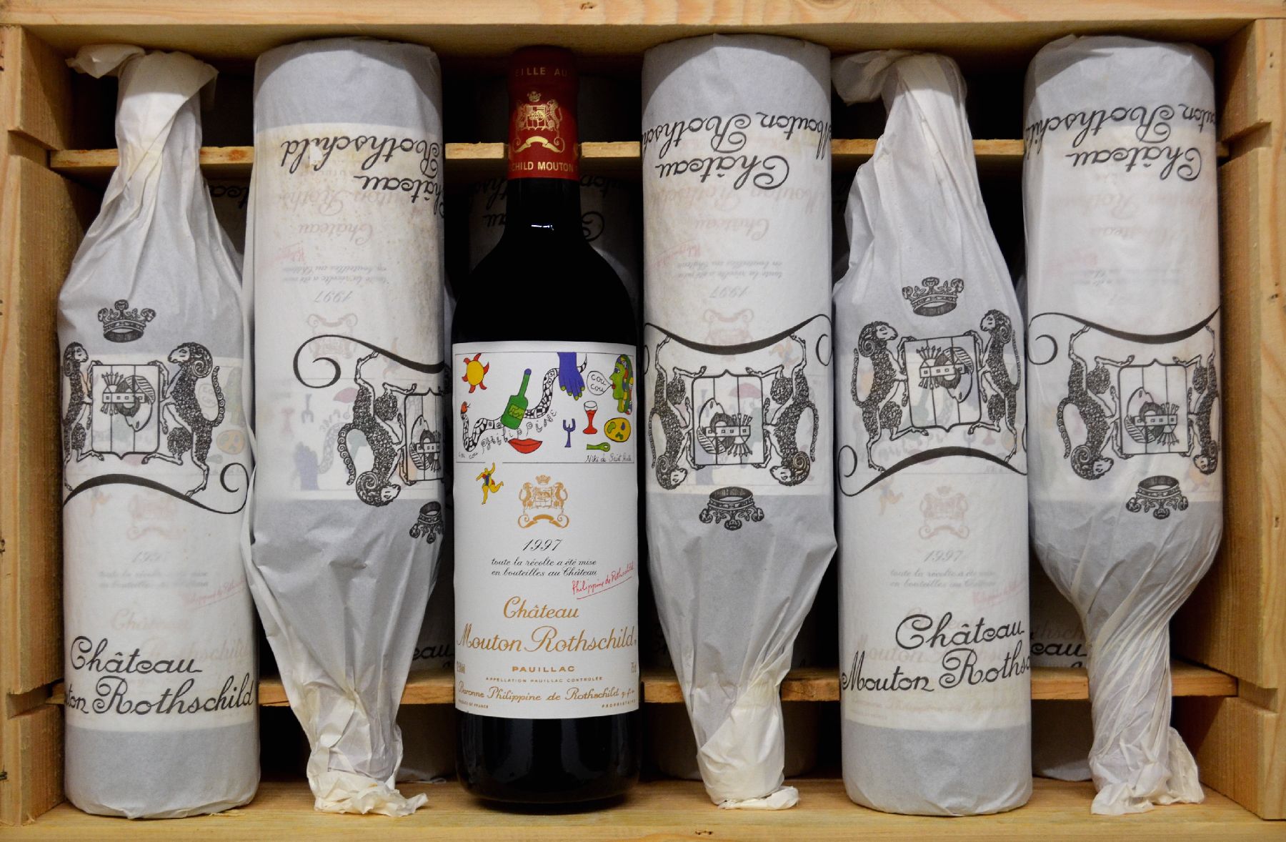 Detail a: 12 Flaschen 1997 Chateau Mouton Rothschild, Pauillac, Premier Grand Cru Classe, je ca. 75 cl, 12,5 % Vol., Füllstände: je ca. into neck, ...