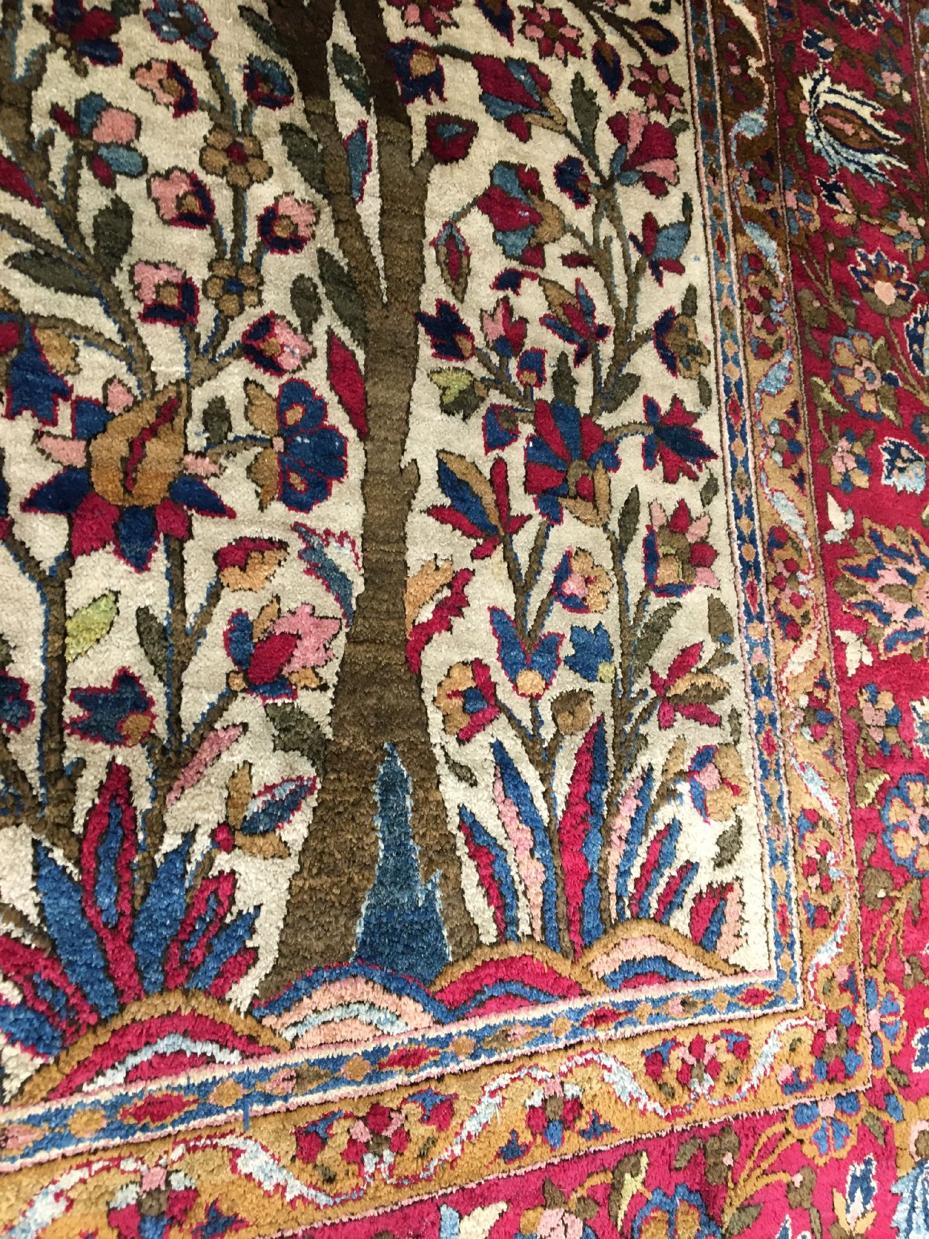 Detail f: Feiner weißgrundiger Seiden Keschan antik, Zentralpersien, 19.Jhd., reine Naturseide geknüpft auf Baumwolle. Feiner Seiden Keschan mit klassischen ...