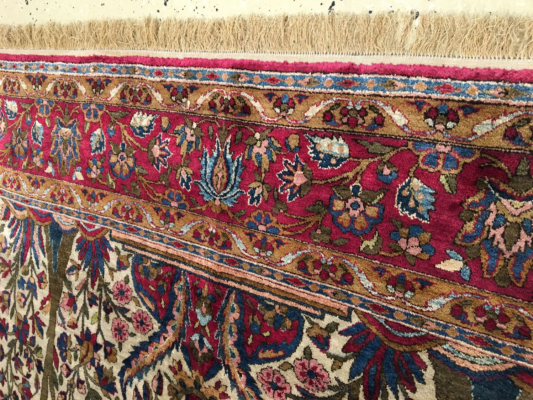 Detail h: Feiner weißgrundiger Seiden Keschan antik, Zentralpersien, 19.Jhd., reine Naturseide geknüpft auf Baumwolle. Feiner Seiden Keschan mit klassischen ...