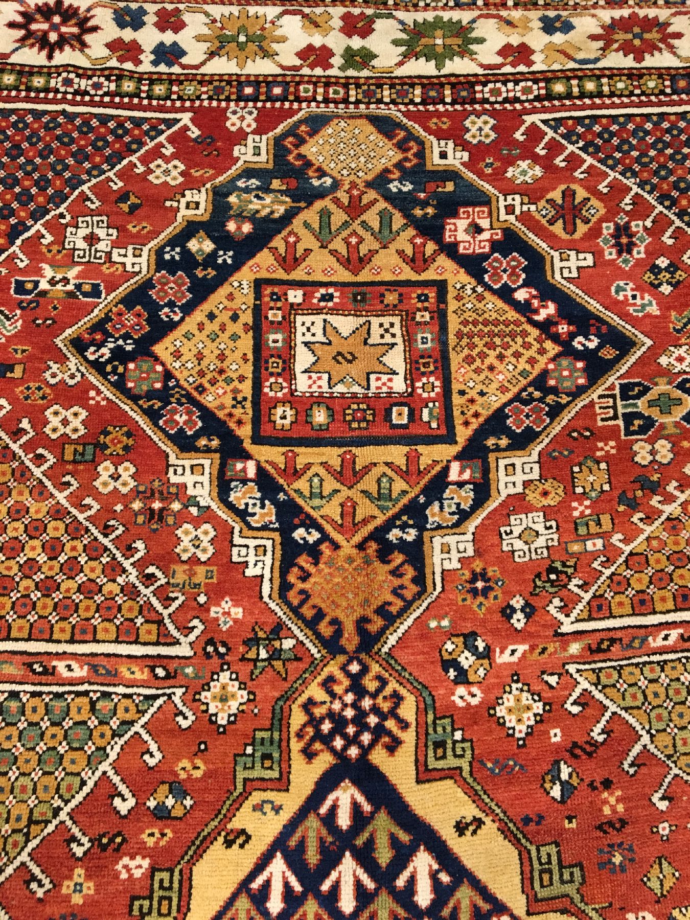Detail b: Großer Kasak antik, Nordostkaukasus Dagestan-Gebiet, 19.Jhd., Wolle geknüpft auf Wolle. Seltener großformatiger kaukase mit Ghirlandaio Muster ...