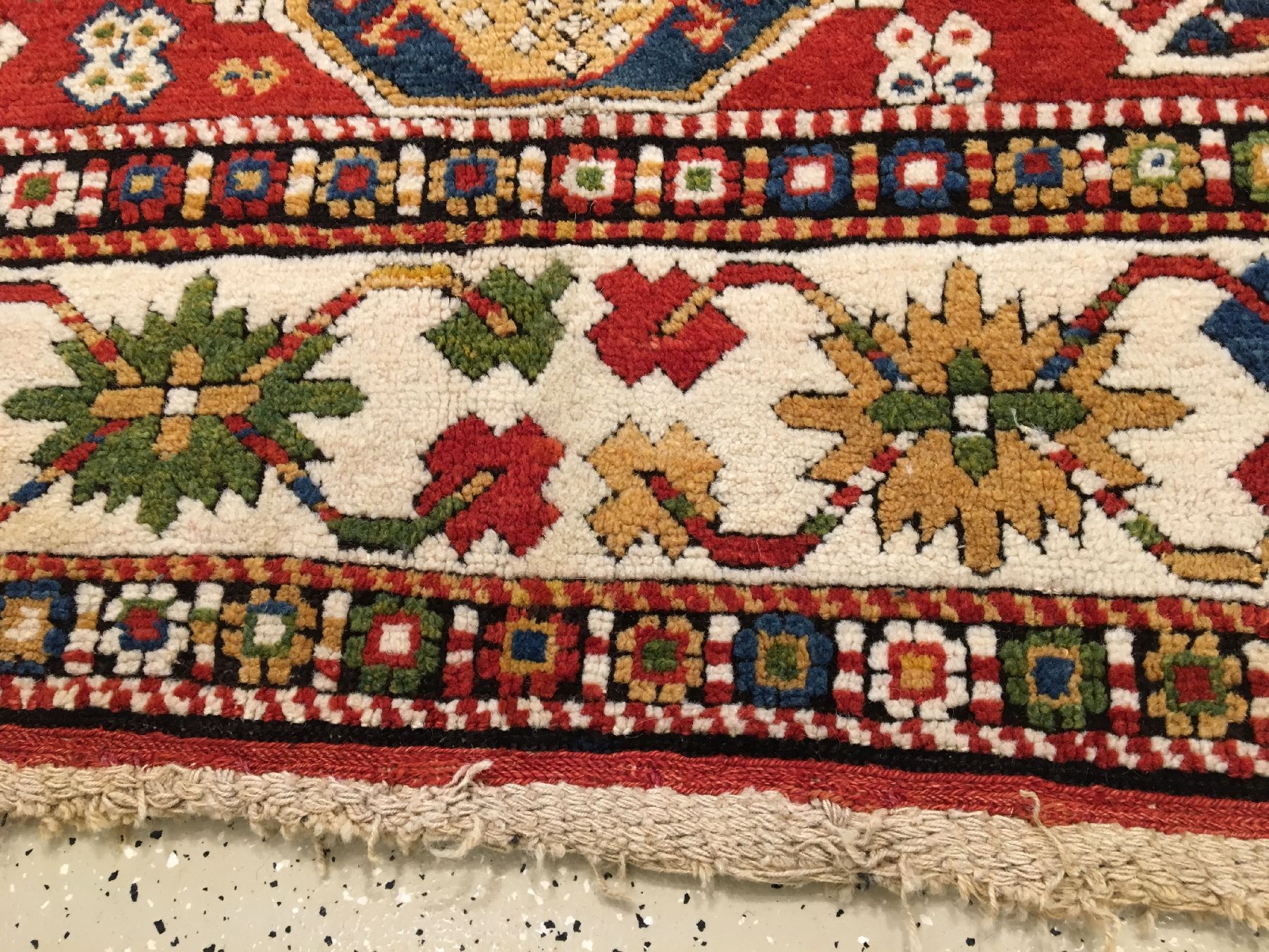 Detail e: Großer Kasak antik, Nordostkaukasus Dagestan-Gebiet, 19.Jhd., Wolle geknüpft auf Wolle. Seltener großformatiger kaukase mit Ghirlandaio Muster ...