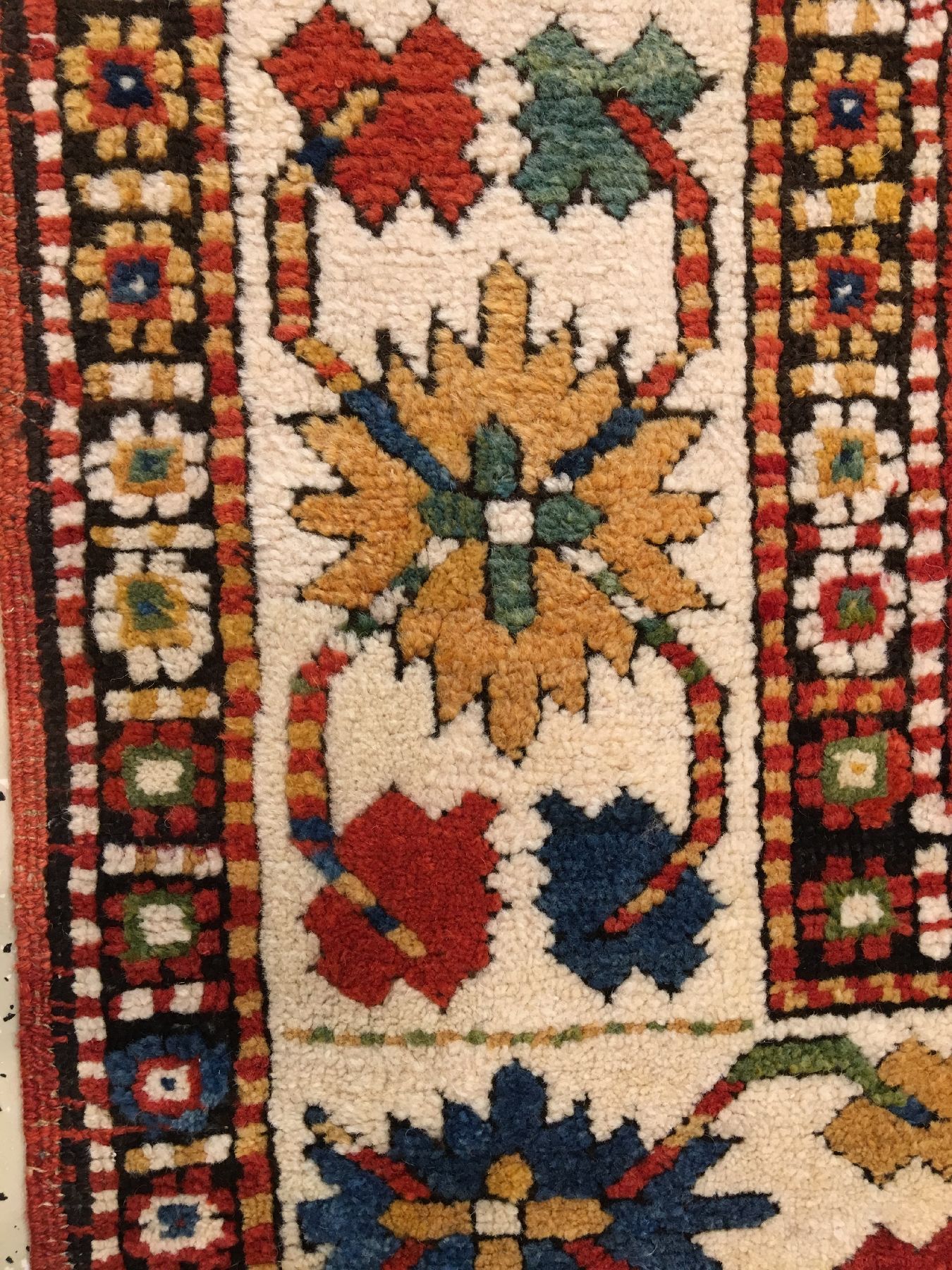 Detail f: Großer Kasak antik, Nordostkaukasus Dagestan-Gebiet, 19.Jhd., Wolle geknüpft auf Wolle. Seltener großformatiger kaukase mit Ghirlandaio Muster ...