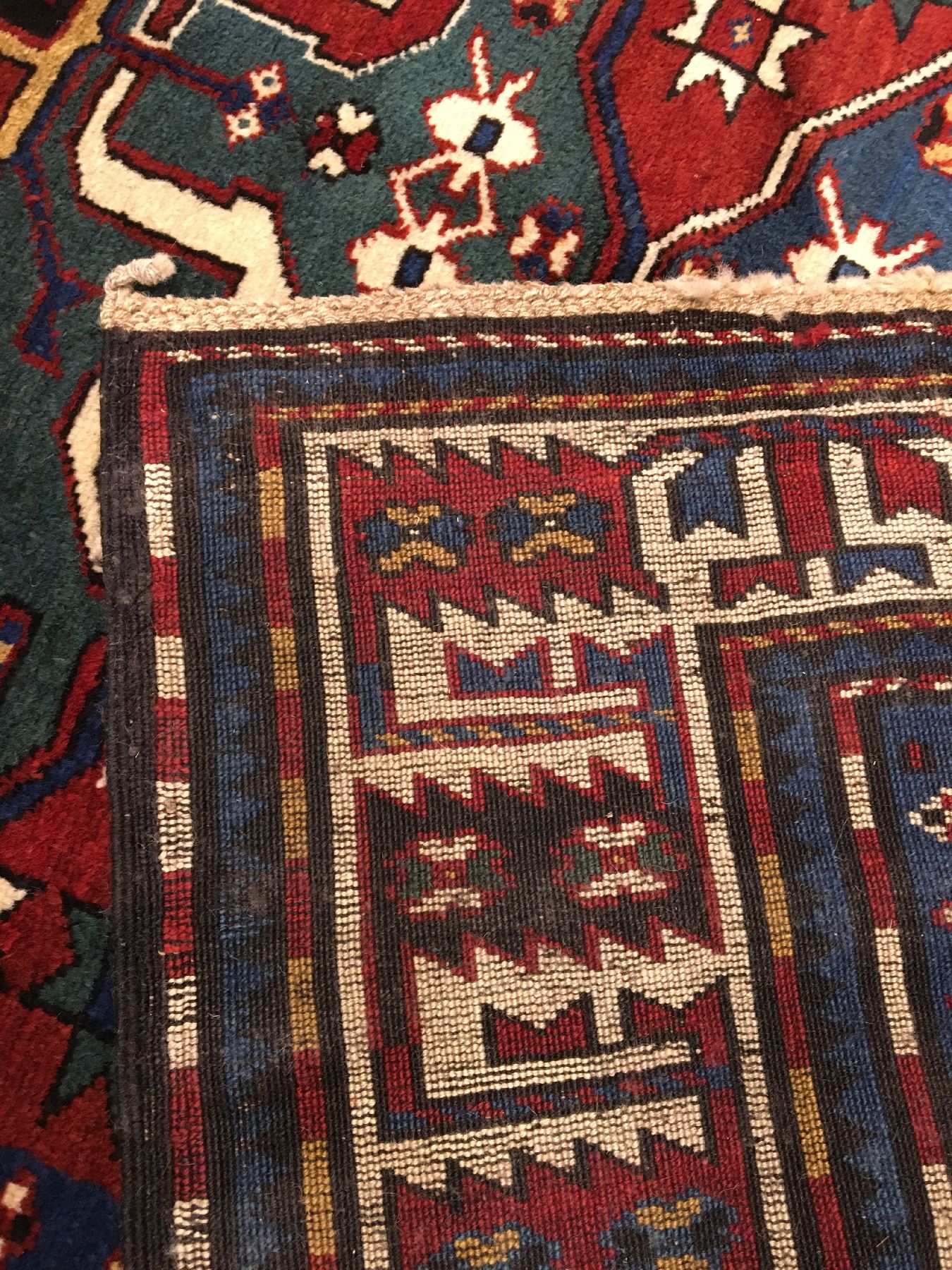 Detail i: Chondzoresk Kasak antik (Wolkenband Kasak), Südkaukasus, 19.Jhd., Wolle geknüpft auf Wolle. Wolkenband Kasak mit drei vollständige Medaillons auf ...
