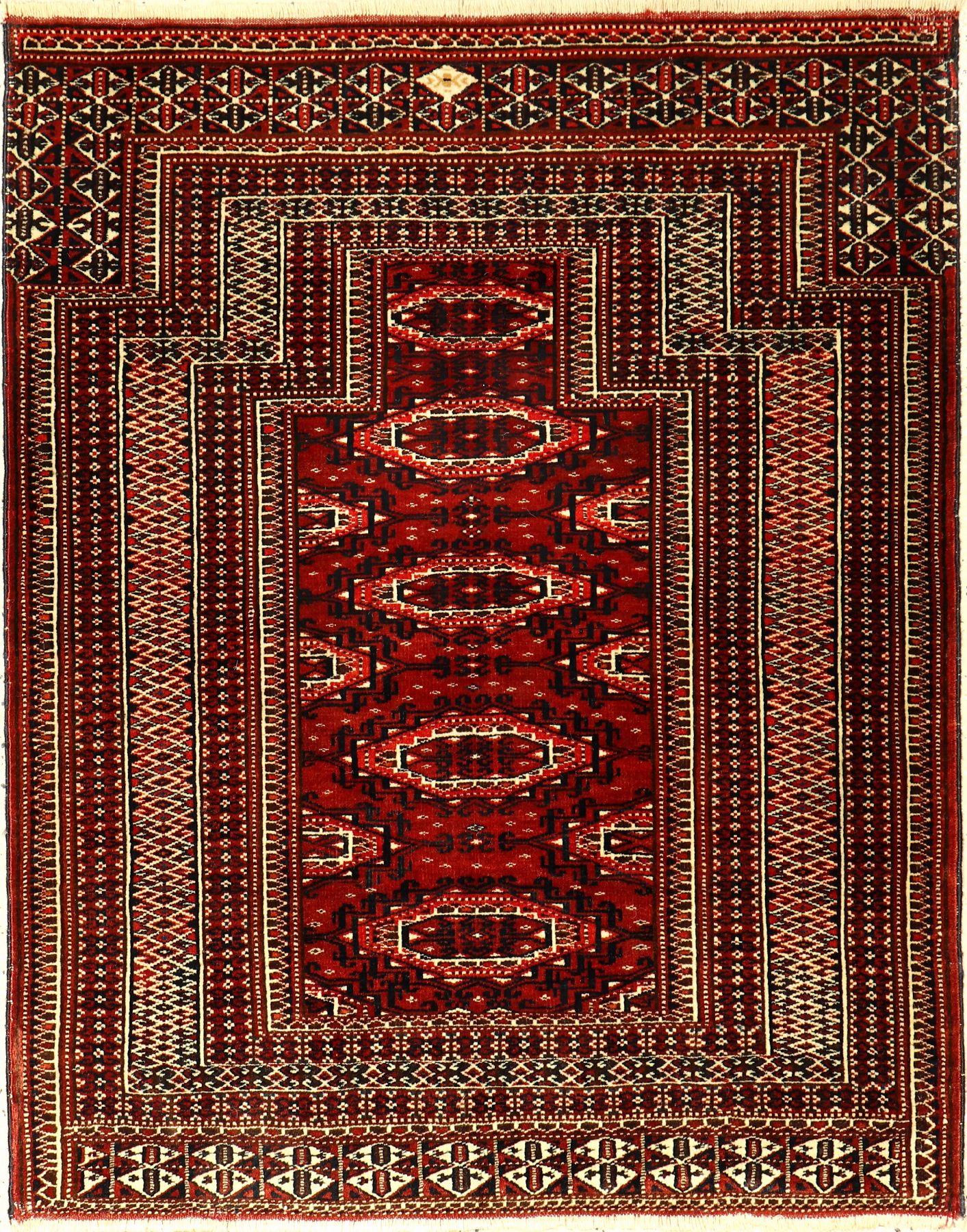 Göklan "Gebetsteppich" alt, Nordostpersien, um 1920/1930, Wolle geknüpft auf Wolle. Kleiner Gebetsteppich der Turkmenen in Persienmit ...