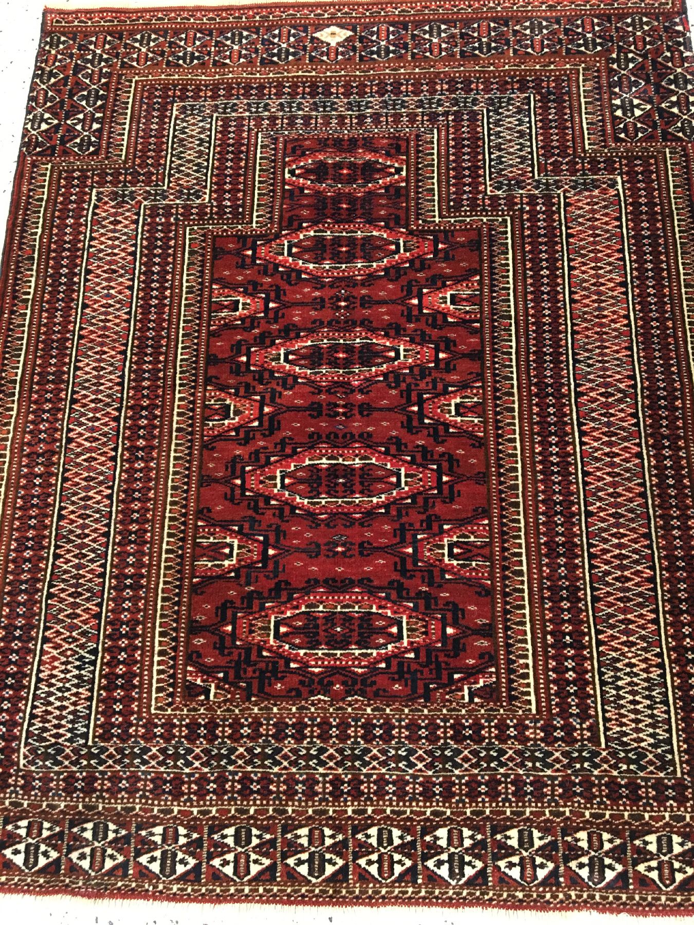 Detail a: Göklan "Gebetsteppich" alt, Nordostpersien, um 1920/1930, Wolle geknüpft auf Wolle. Kleiner Gebetsteppich der Turkmenen in Persienmit ...