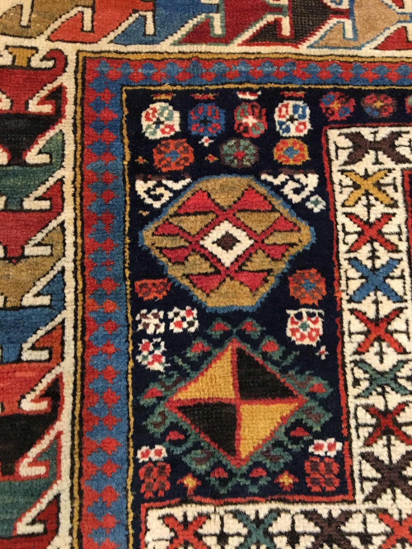 Detail c: Seltener feiner Akstafa "Gebetsteppich" antik, Südostkaukasus, 19.Jhd., Wolle geknüpft a uf Wolle. Qualitativ sehr hochwertiger Akstafa ...