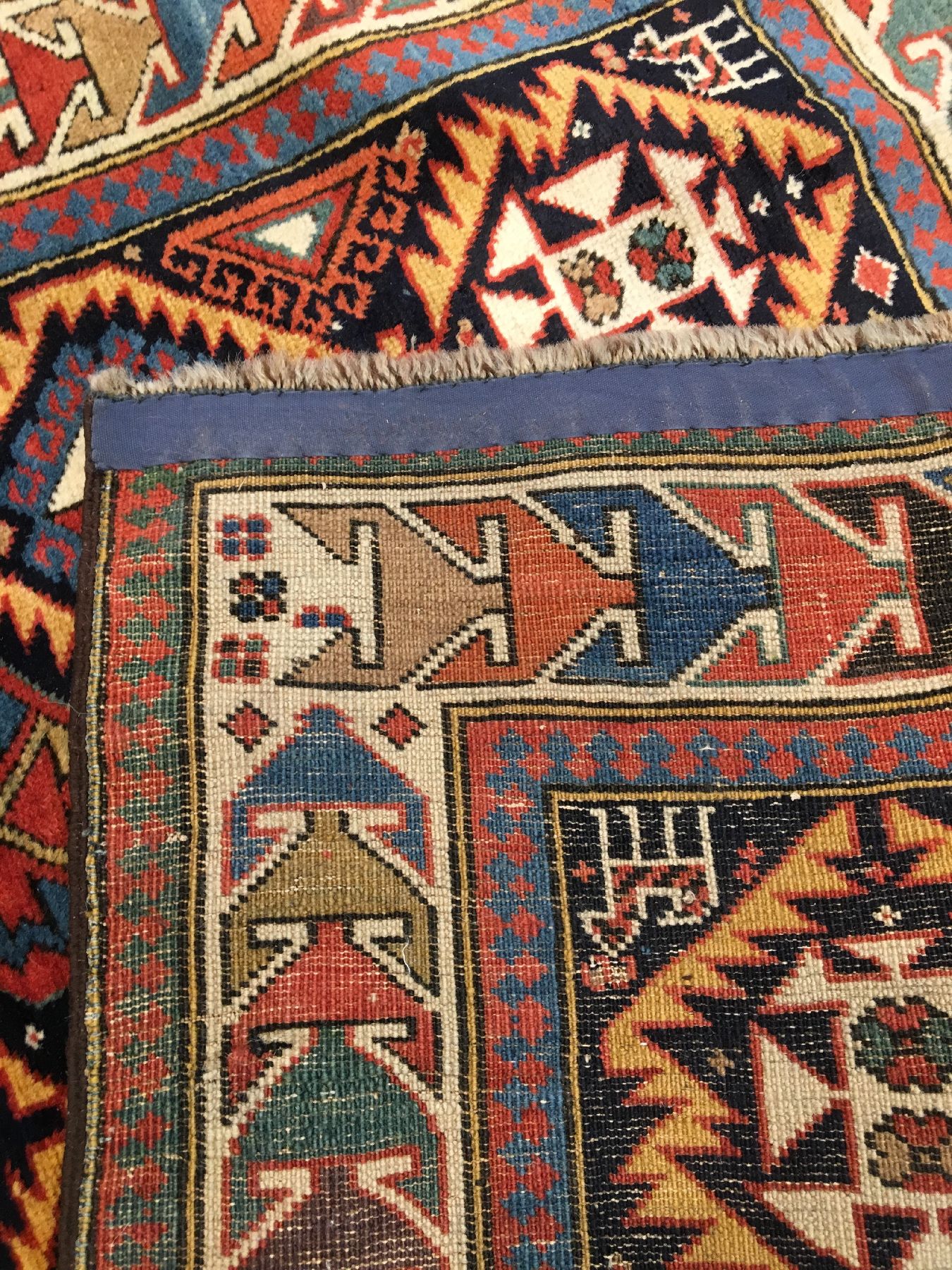 Detail h: Seltener feiner Akstafa "Gebetsteppich" antik, Südostkaukasus, 19.Jhd., Wolle geknüpft a uf Wolle. Qualitativ sehr hochwertiger Akstafa ...
