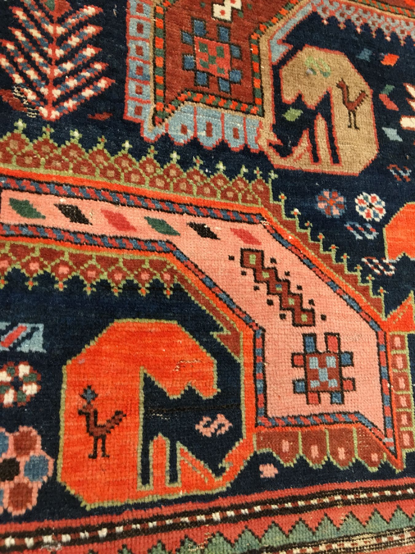 Detail e: Goradis antik, Südkaukasus Karabagh-Gebiet,Ende 19.Jhd., Wolle geknüpft auf Wolle. Seltener Goradis Kazak aus dem Karabagh-Gebietmit typischen ...