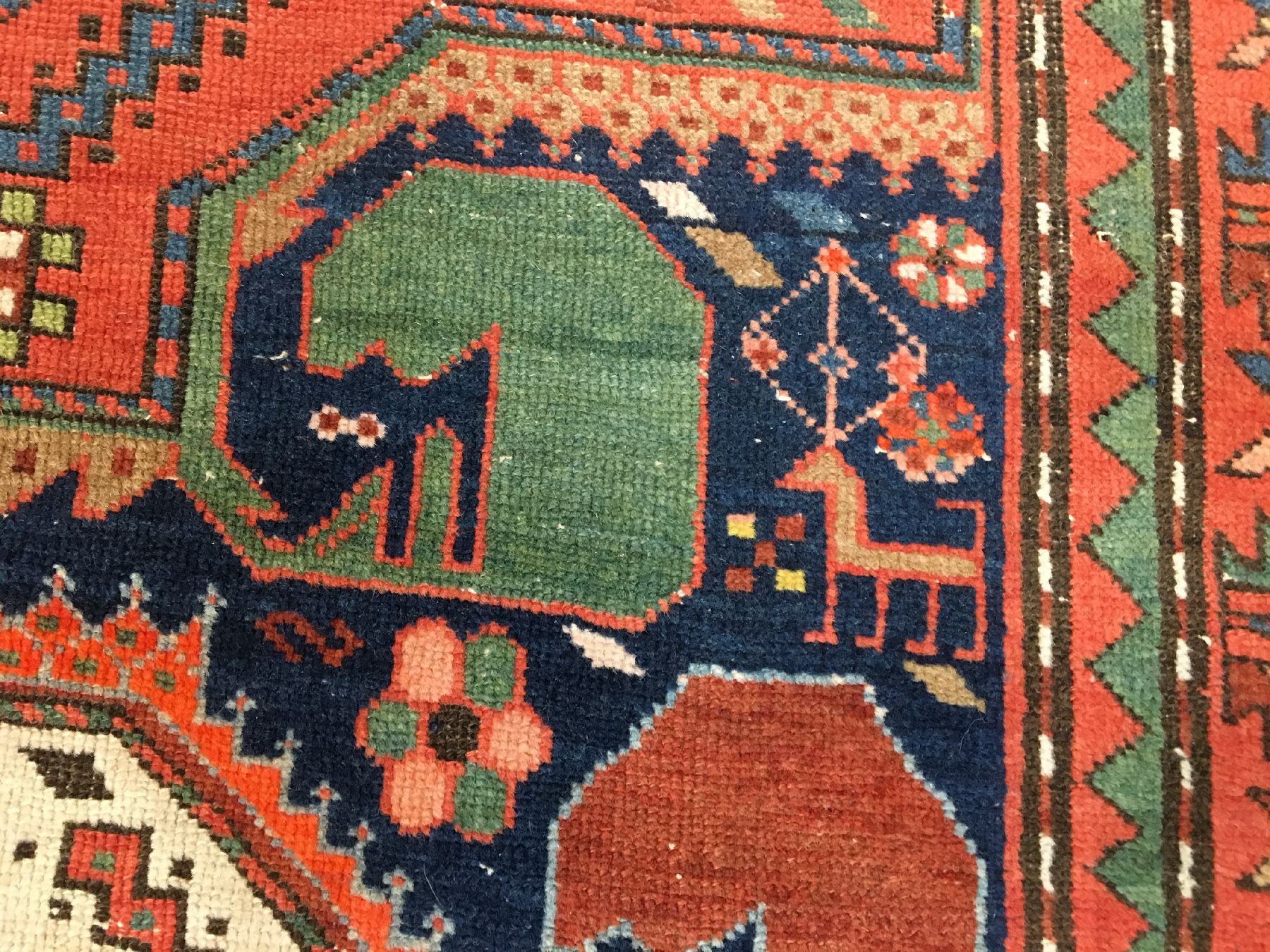 Detail f: Goradis antik, Südkaukasus Karabagh-Gebiet,Ende 19.Jhd., Wolle geknüpft auf Wolle. Seltener Goradis Kazak aus dem Karabagh-Gebietmit typischen ...