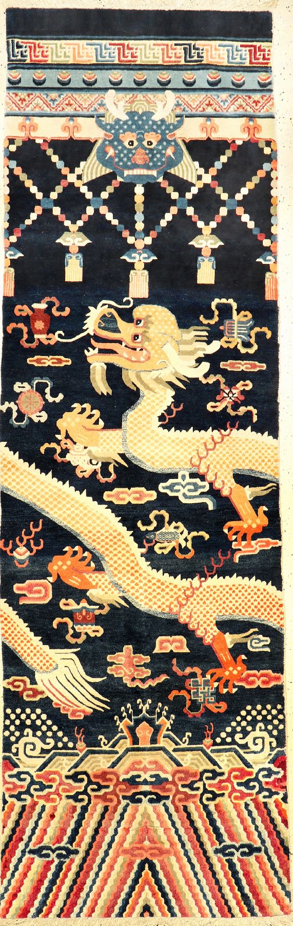 Ning-Hsia "Drachen-Säulenteppich" antik, Westchina, um 1900, Wolle geknüpft auf Baumwolle. Säulenteppich mit fünfklauigen Drachen und ...