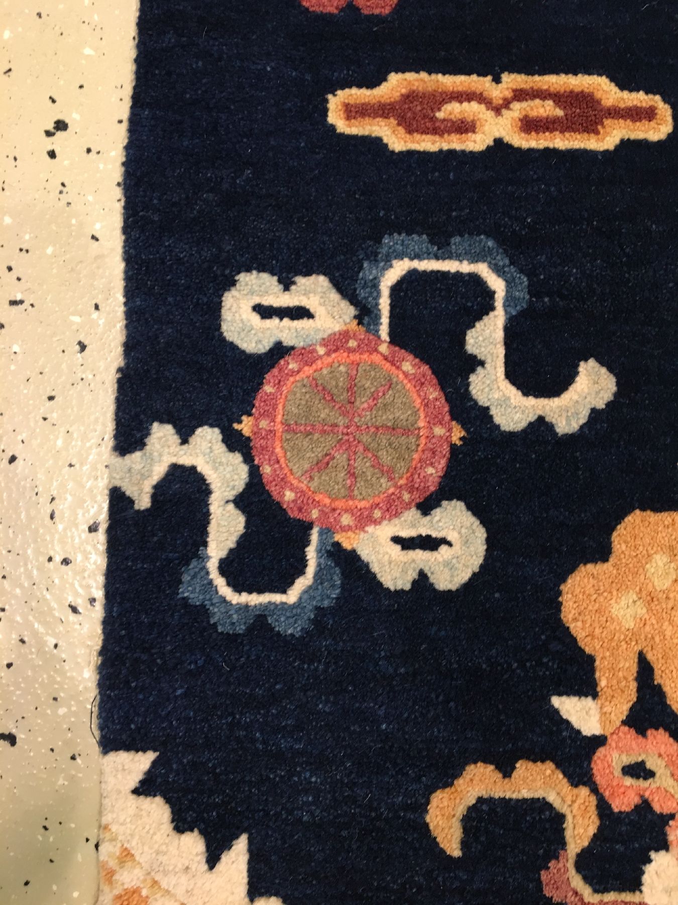 Detail f: Ning-Hsia "Drachen-Säulenteppich" antik, Westchina, um 1900, Wolle geknüpft auf Baumwolle. Säulenteppich mit fünfklauigen Drachen und ...