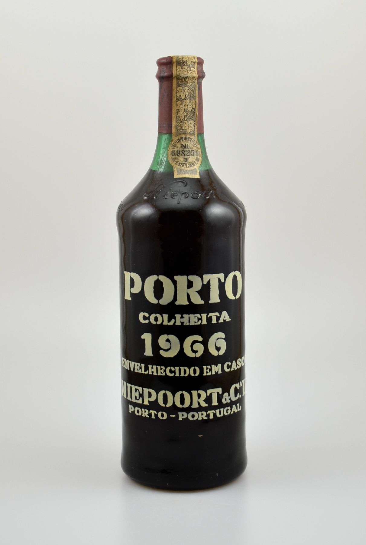 1 Flasche 1966 Nieport Porto Colheita, ca. 75 cl, 21,2 % Vol., guter Erhaltungszustand, importiert durch die Rheinische Weinhandelsgesellschaft in ...