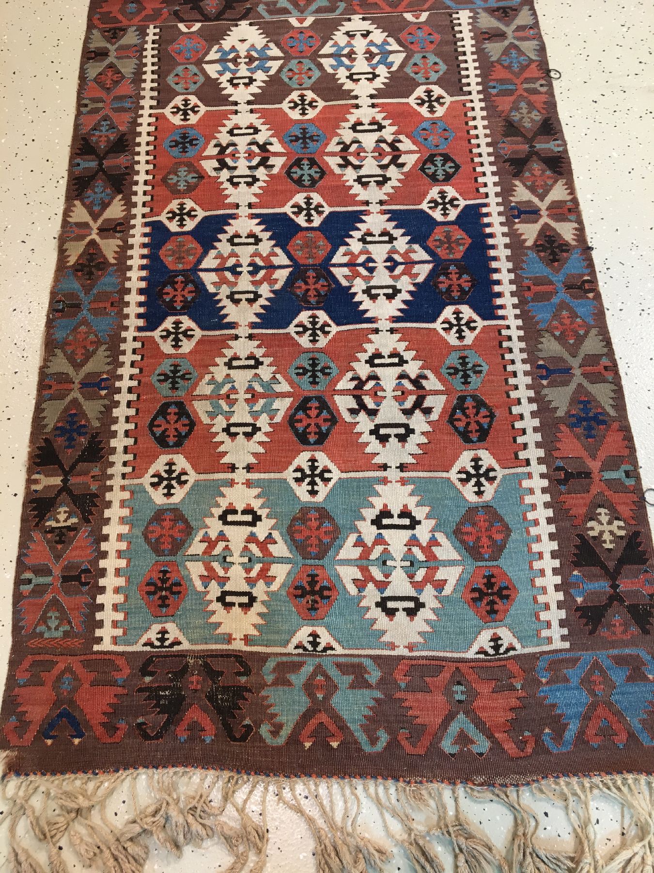 Detail a: Konya "Kelim" antik (Elibelinde Muster), Zentralanatolien, 19.Jhd., Wolle gewebt auf Wolle. Seltener kleiner Konya-Kelim mit Naturfarben, ...