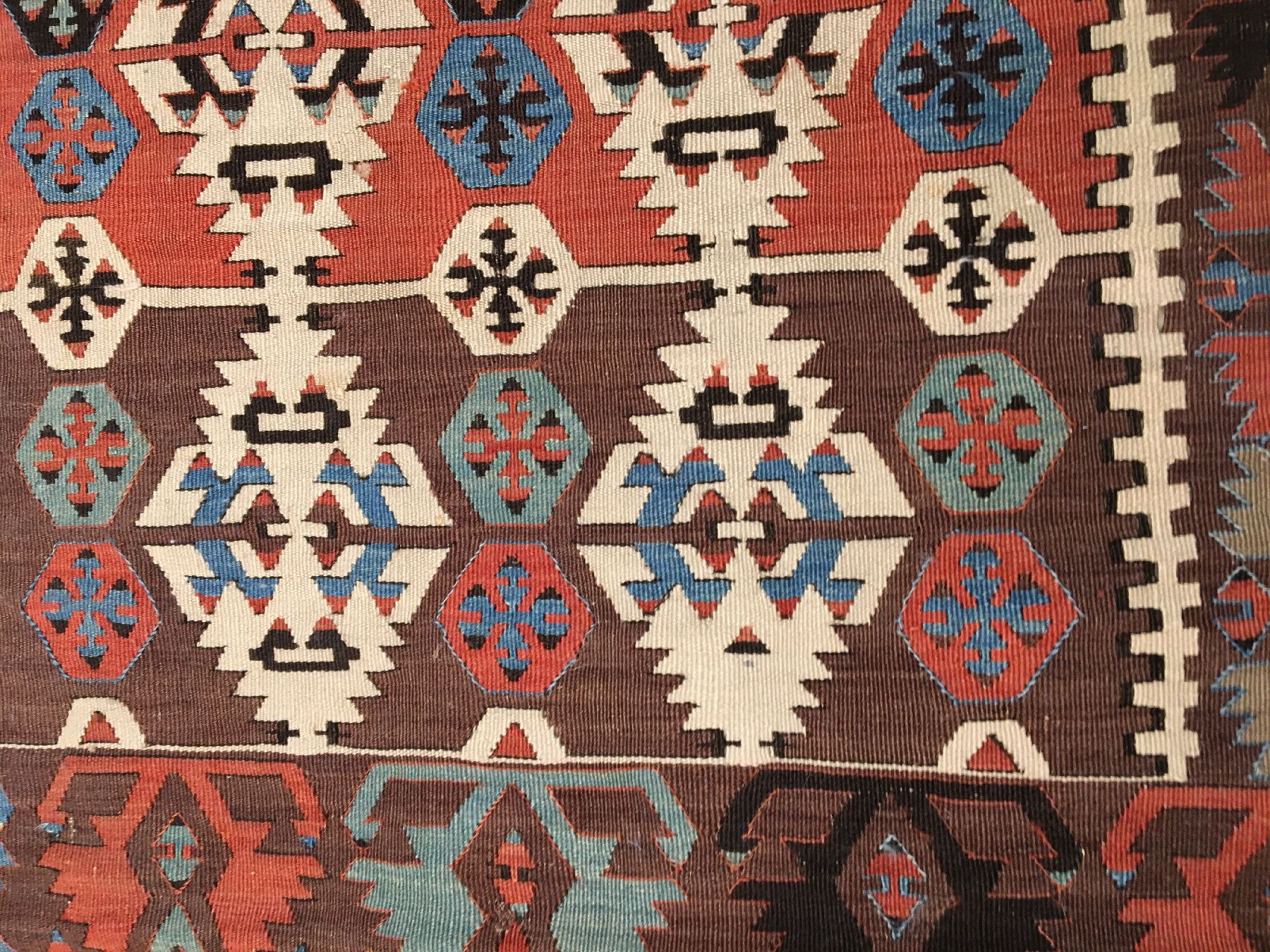 Detail d: Konya "Kelim" antik (Elibelinde Muster), Zentralanatolien, 19.Jhd., Wolle gewebt auf Wolle. Seltener kleiner Konya-Kelim mit Naturfarben, ...