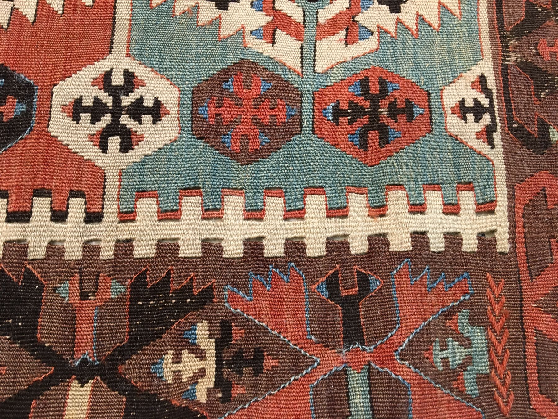 Detail e: Konya "Kelim" antik (Elibelinde Muster), Zentralanatolien, 19.Jhd., Wolle gewebt auf Wolle. Seltener kleiner Konya-Kelim mit Naturfarben, ...