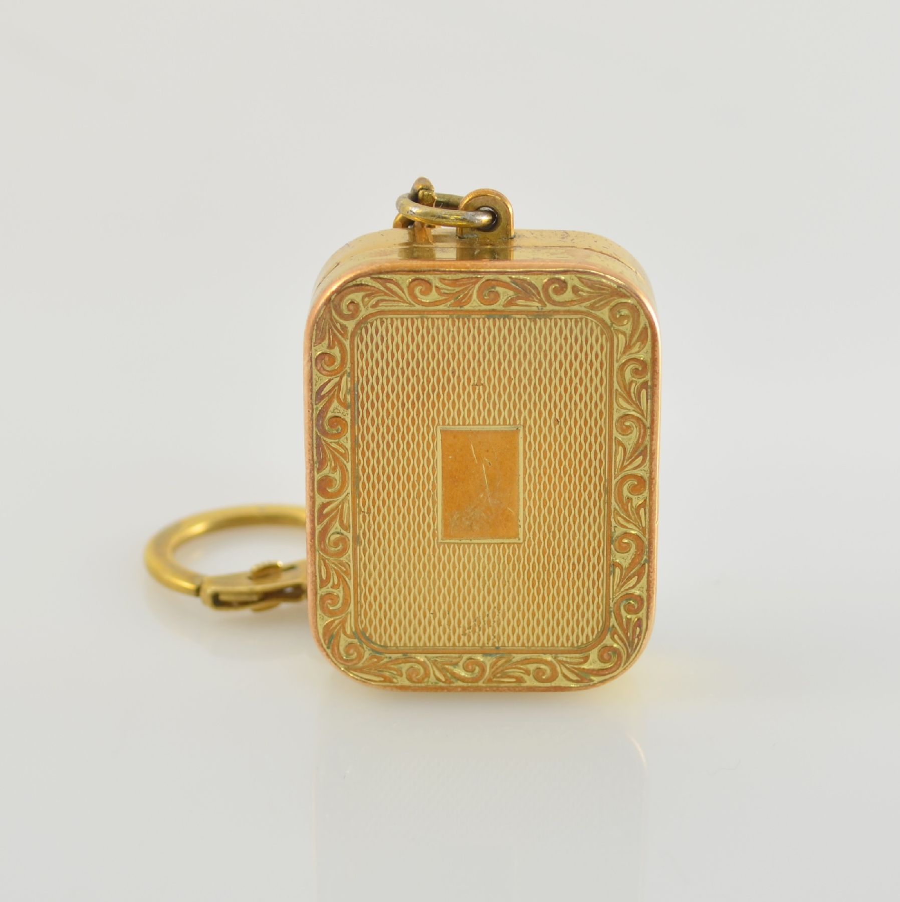 REUGE Miniatur-Spieluhr, Schweiz um 1950, klassische Melodie, verg. Gehäuse beids. guill. & floral graviert, m. Kette, Walzenspielwerk, Auslösung ...