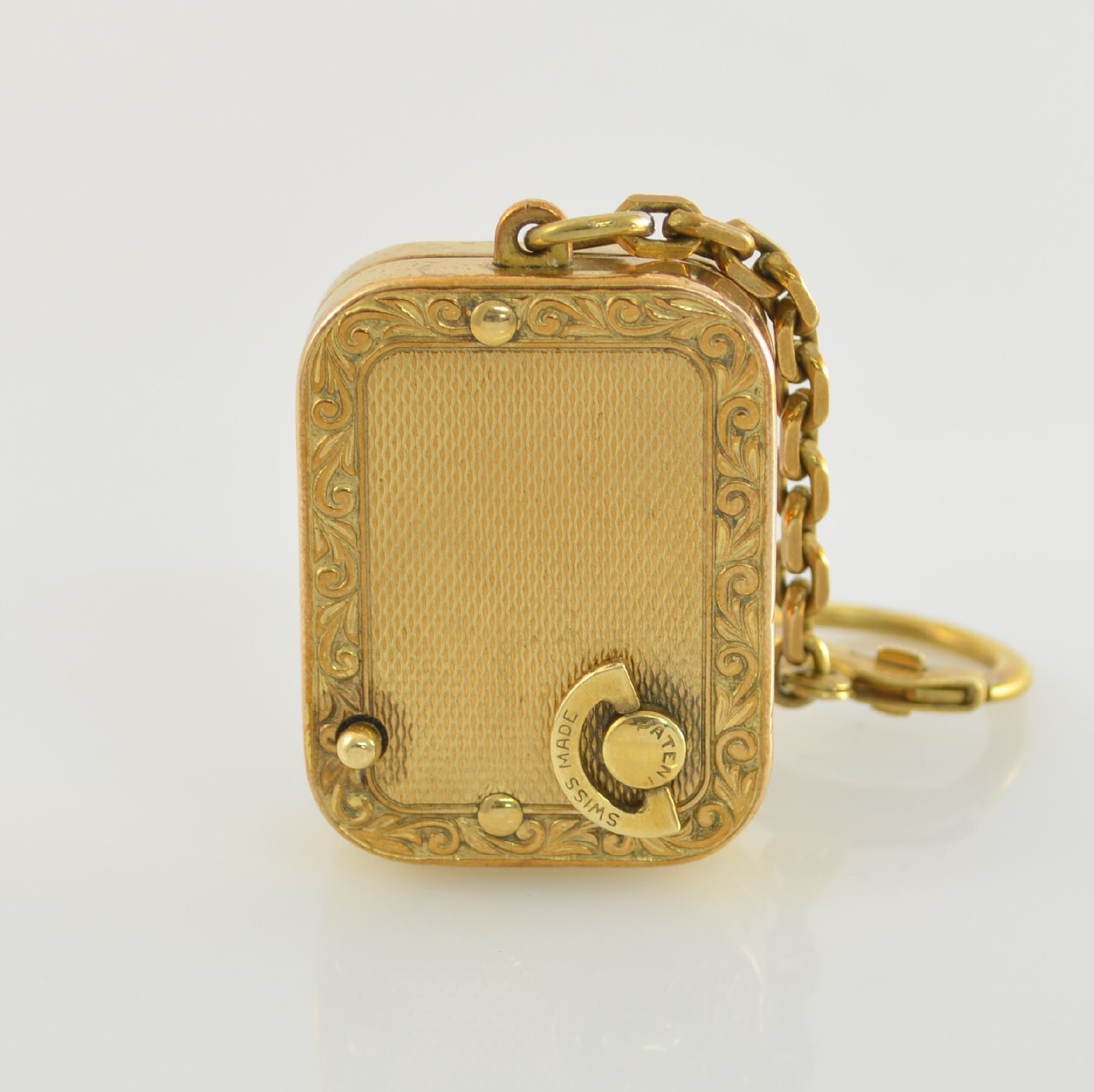 Detail a: REUGE Miniatur-Spieluhr, Schweiz um 1950, klassische Melodie, verg. Gehäuse beids. guill. & floral graviert, m. Kette, Walzenspielwerk, Auslösung ...