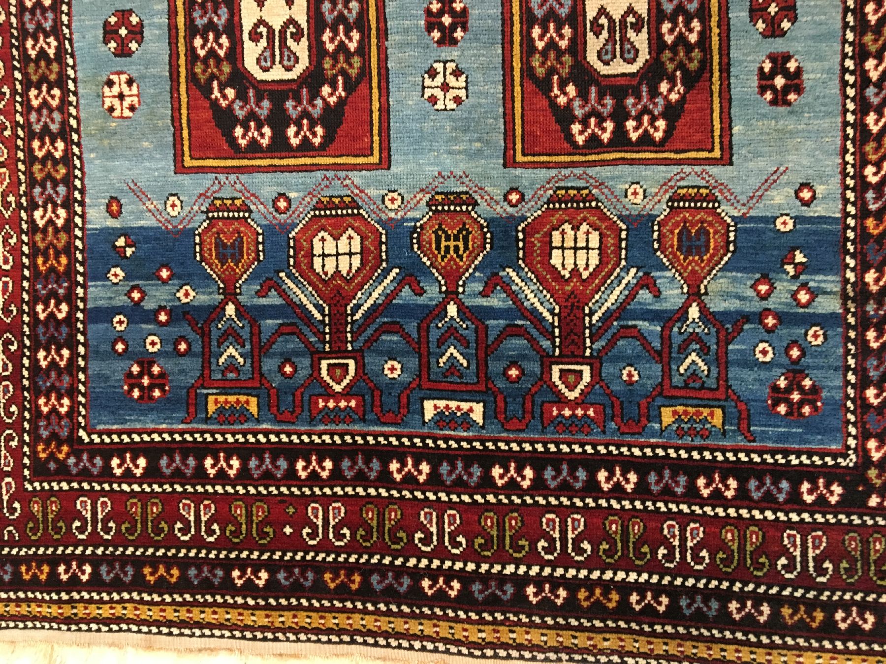 Detail e: Sehr feiner Marasali "Tachte" antik, Ostkaukasus Schirwan-Gebiet, 19.Jhd., Wolle geknüpft auf Wolle. Sehr fein geknüpfter Schirwan im ...