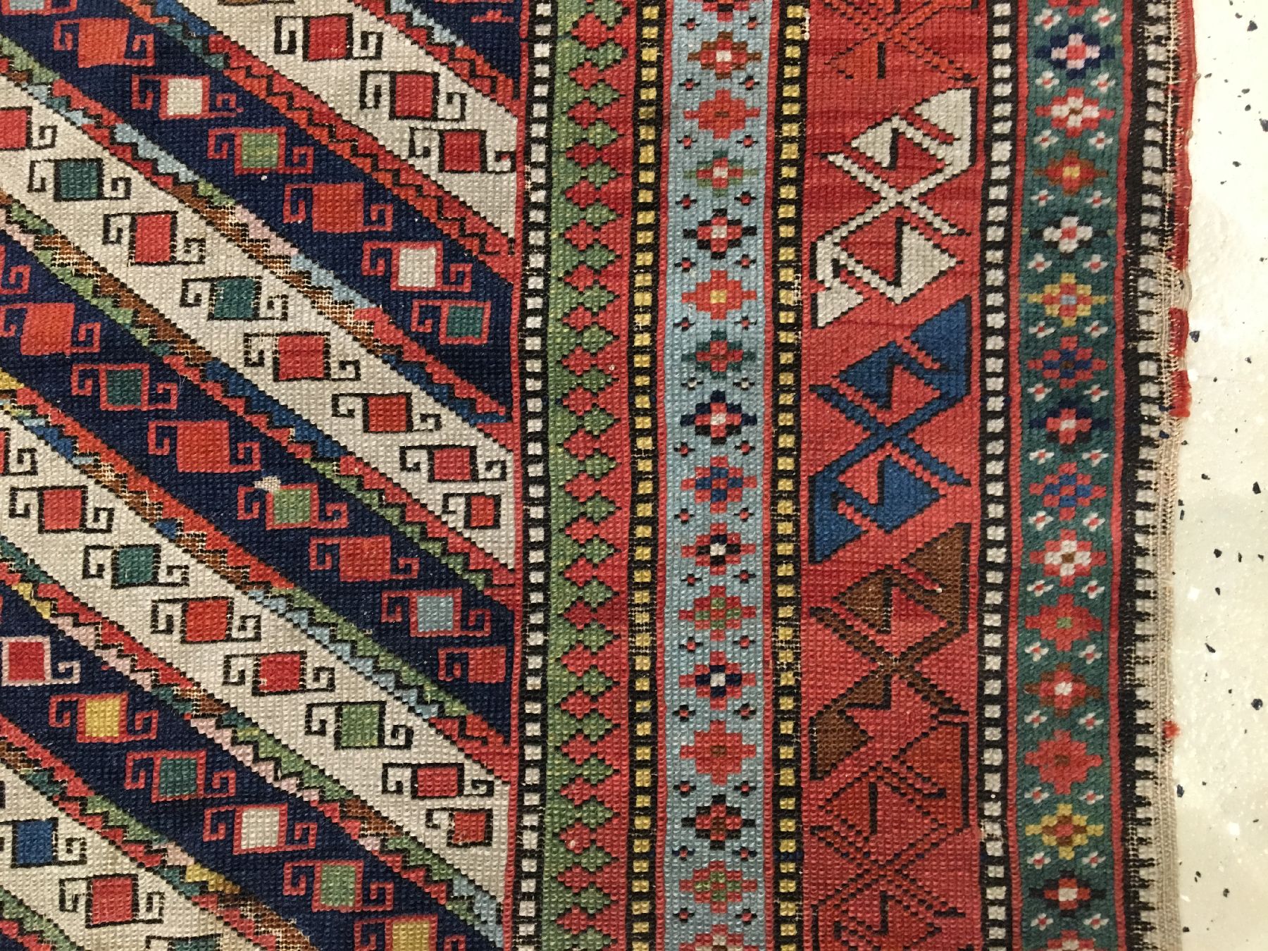 Detail f: Seltener feiner Schirwan "Gebetsteppich" antik, Ostkaukasus, 19.Jhd., Wolle geknüpftauf Wolle. Sehr feiner gestreifter Schirwan mit ...