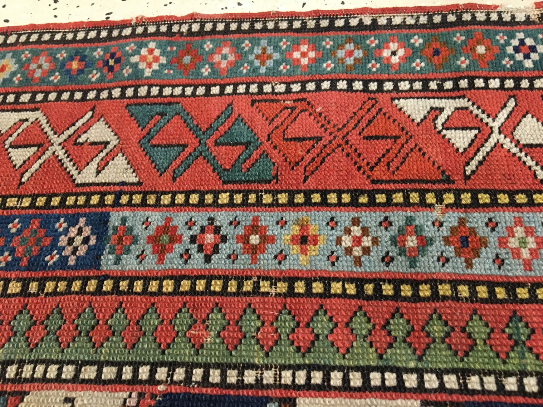 Detail g: Seltener feiner Schirwan "Gebetsteppich" antik, Ostkaukasus, 19.Jhd., Wolle geknüpftauf Wolle. Sehr feiner gestreifter Schirwan mit ...