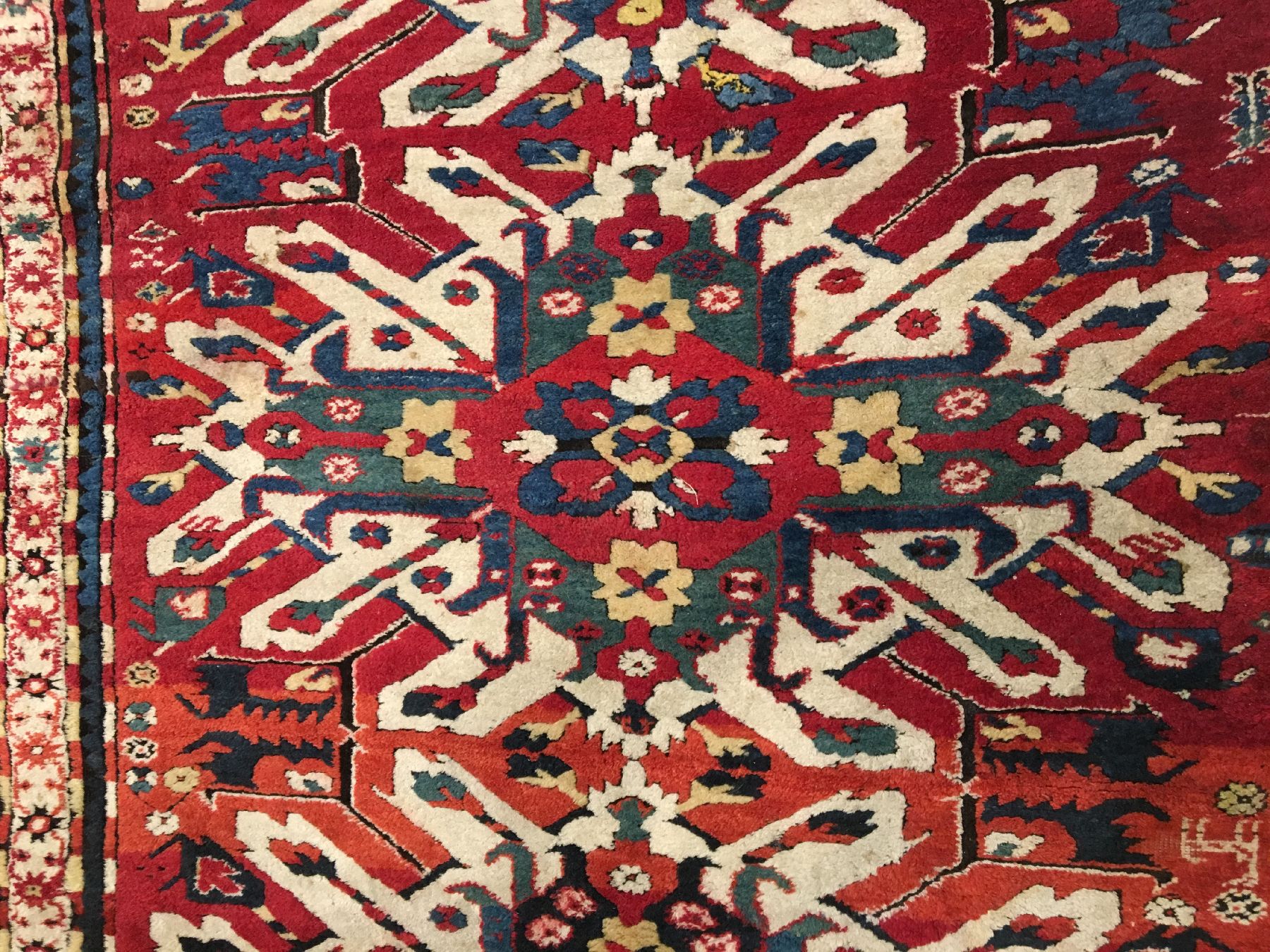 Detail d: Tschelaberd Kasak antik (Adler Kasak), Südkaukasus, um 1890, Wolle geknüpft auf Wolle. Drei und ein halbes Adler-Gül auf rotengrund mit ...