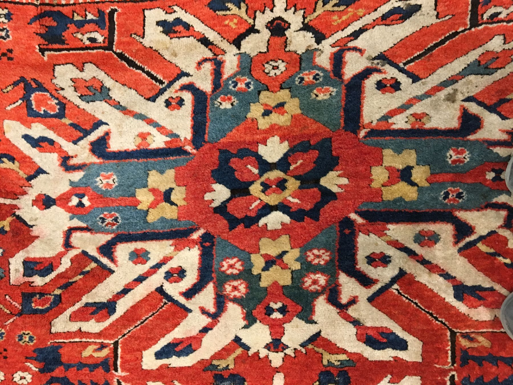 Detail g: Tschelaberd Kasak antik (Adler Kasak), Südkaukasus, um 1890, Wolle geknüpft auf Wolle. Drei und ein halbes Adler-Gül auf rotengrund mit ...