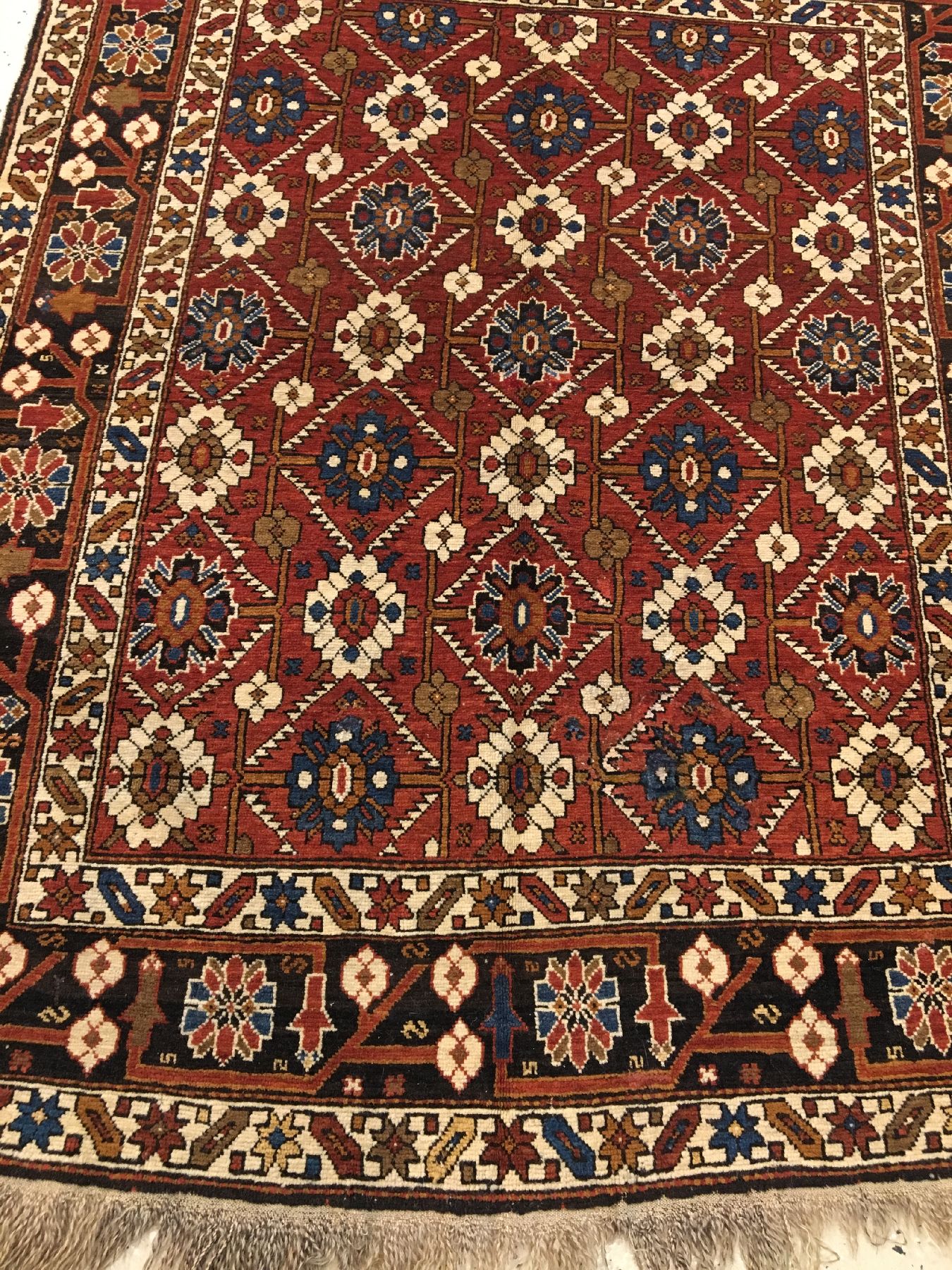 Detail a: Feiner Baku antik, Ostkaukasus, Ende 19.Jhd., Wolle geknüpft auf Wolle. Feiner Schirwan aus der Baku-Region mit allover Muster, ca. 150 x 122 cm, ...