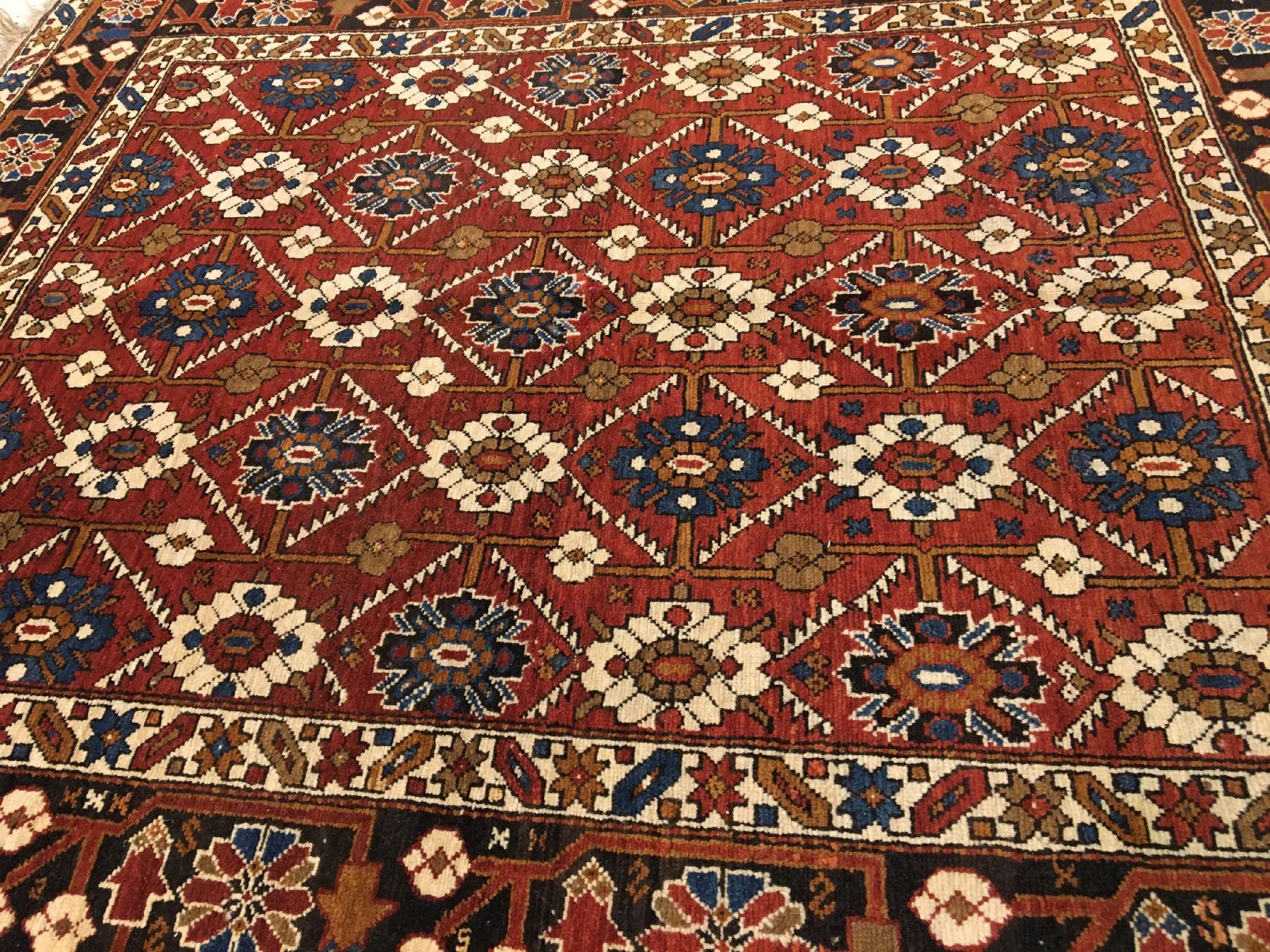 Detail b: Feiner Baku antik, Ostkaukasus, Ende 19.Jhd., Wolle geknüpft auf Wolle. Feiner Schirwan aus der Baku-Region mit allover Muster, ca. 150 x 122 cm, ...