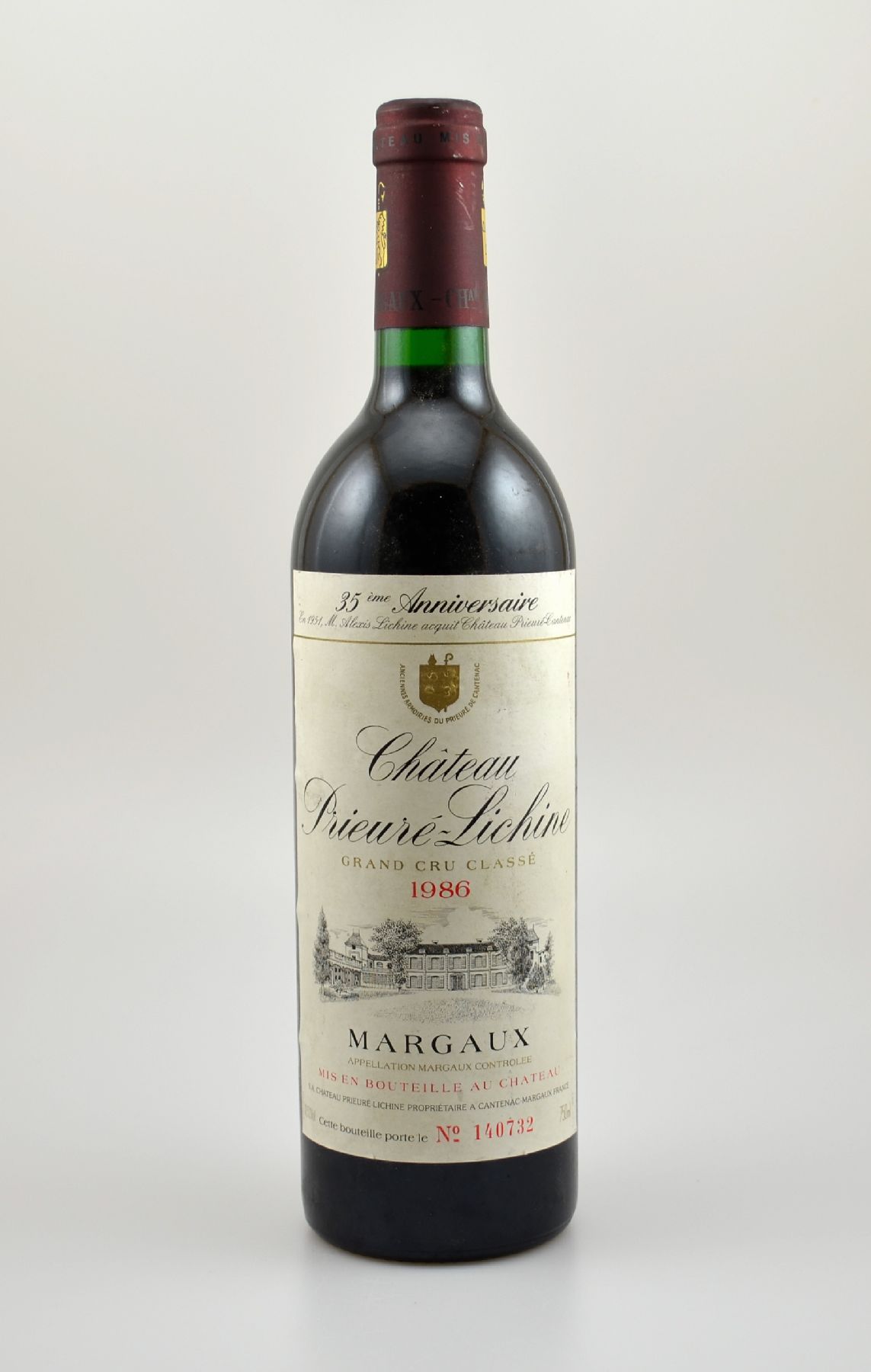 3 Flaschen Chateau Prieure-Lichine, Jahrgänge: 1x 1982 & 2x 1986, Margaux, je ca. 75 cl, 12,5 % Vol., Füllstände: je ca. into neck, unverkostet, ...