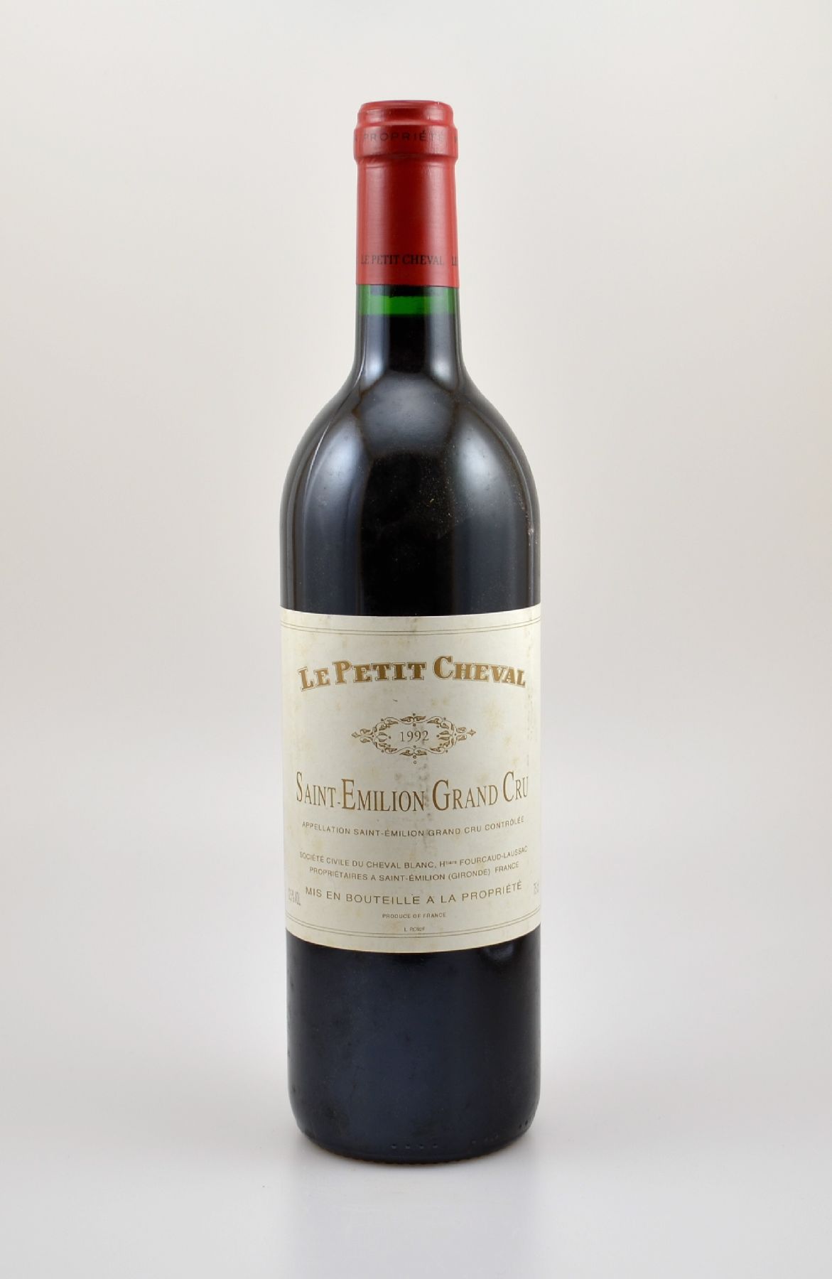 1 Flasche 1992 Le Petit Cheval, Saint-Emilion Grand Cru, 2. Wein von Chateau Cheval Blanc, ca. 75 cl, 12,5 % Vol., Füllstand: ca. into neck, ...