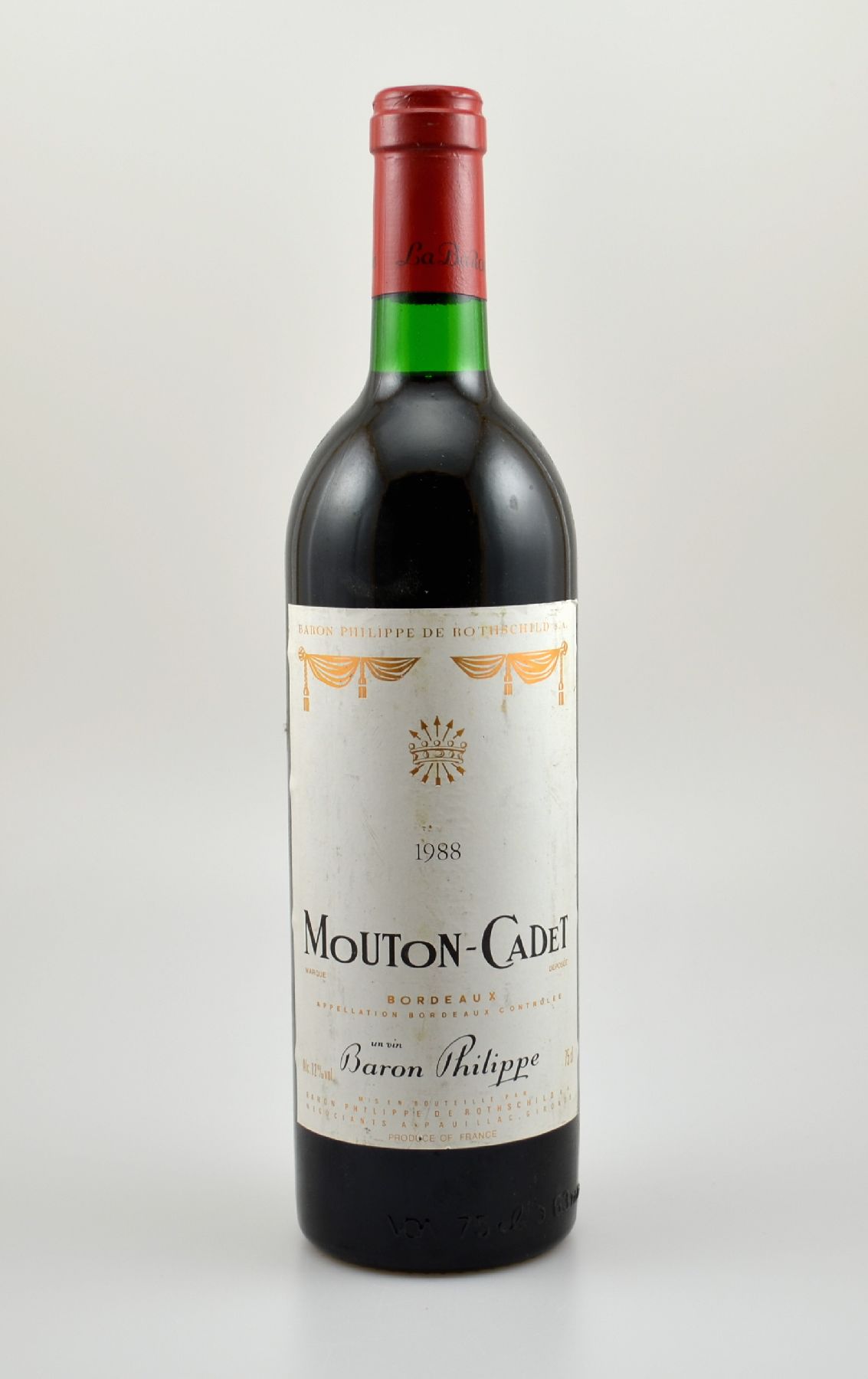 1 Flasche 1988 Mouton-Cadet, Baron Philippe de Rothschild, ca. 75 cl, 12 % Vol., Füllstand: ca. into neck, unverkostet, Provenienz: Aus einer ...