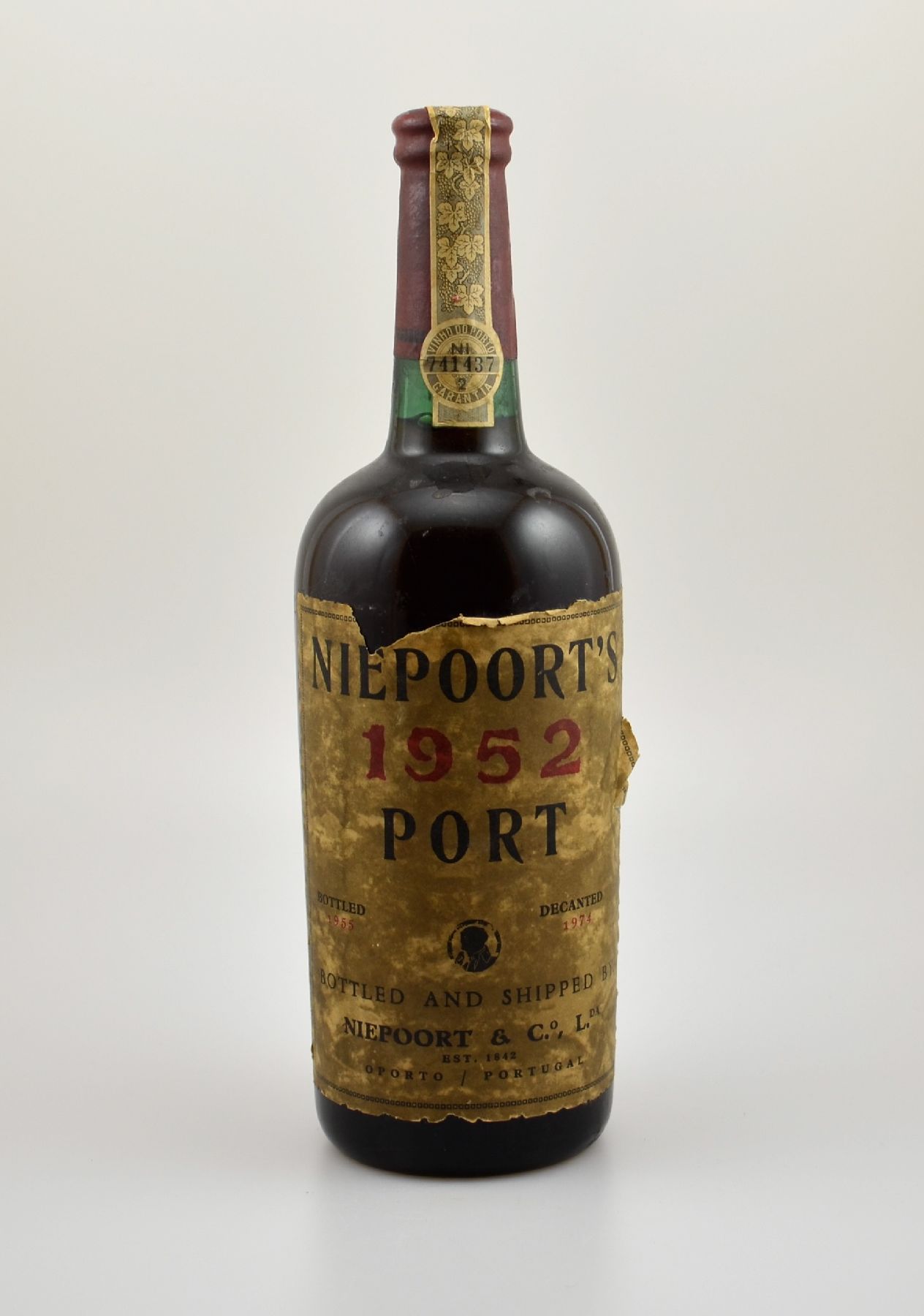 1 Flasche 1952 Niepoort's Port, Oporto/Portugal, ca. 75 cl, 20,2 % Vol., Füllstand: ca. into neck, Etikett besch., unverkostet, Import durch ...