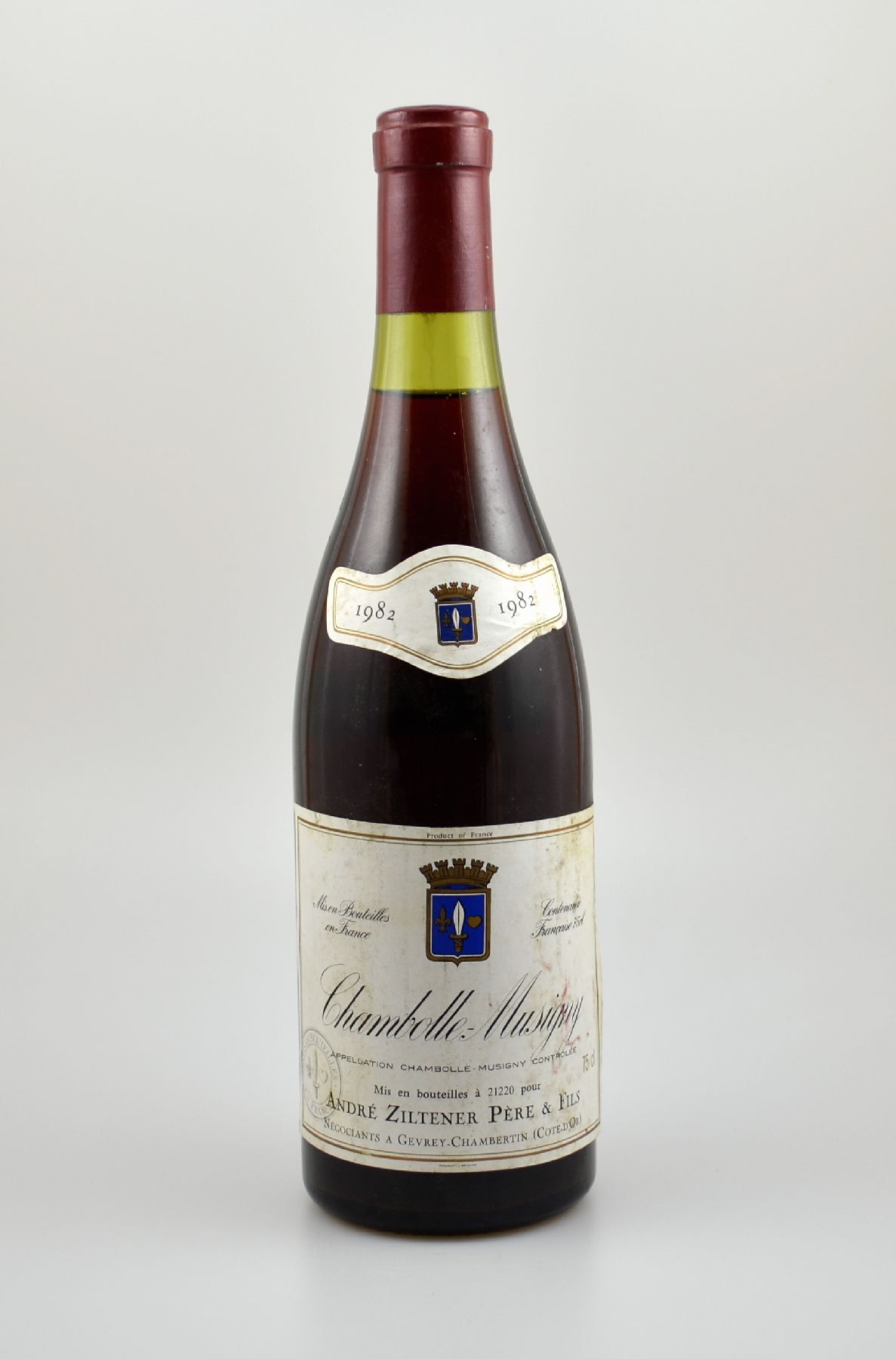 1 Flasche 1982 Chambolle-Musigny, Andre Ziltener Pere & Fils, Cote-D'Or, ca. 75 cl, Abstand zwischen Kapsel und Wein: ca. 2 cm, Etikett l. ...