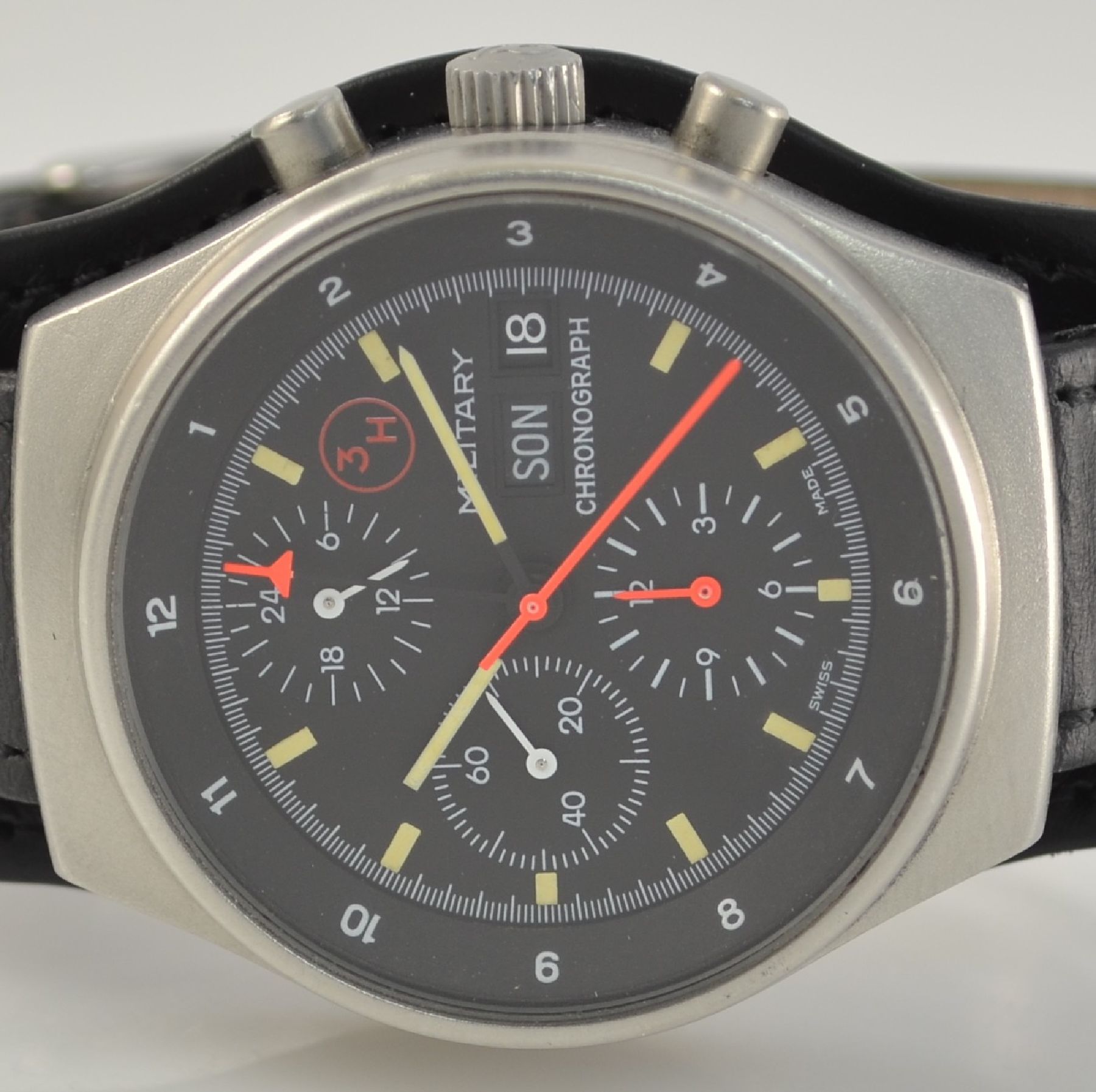Detail a: PORSCHE DESIGN Orfina Flieger-Chronograph der Bundeswehr mit original Box & Anleitung, Schweiz um 1980, matt. Geh., Krone & Boden verschr., Vers.-Nr. ...