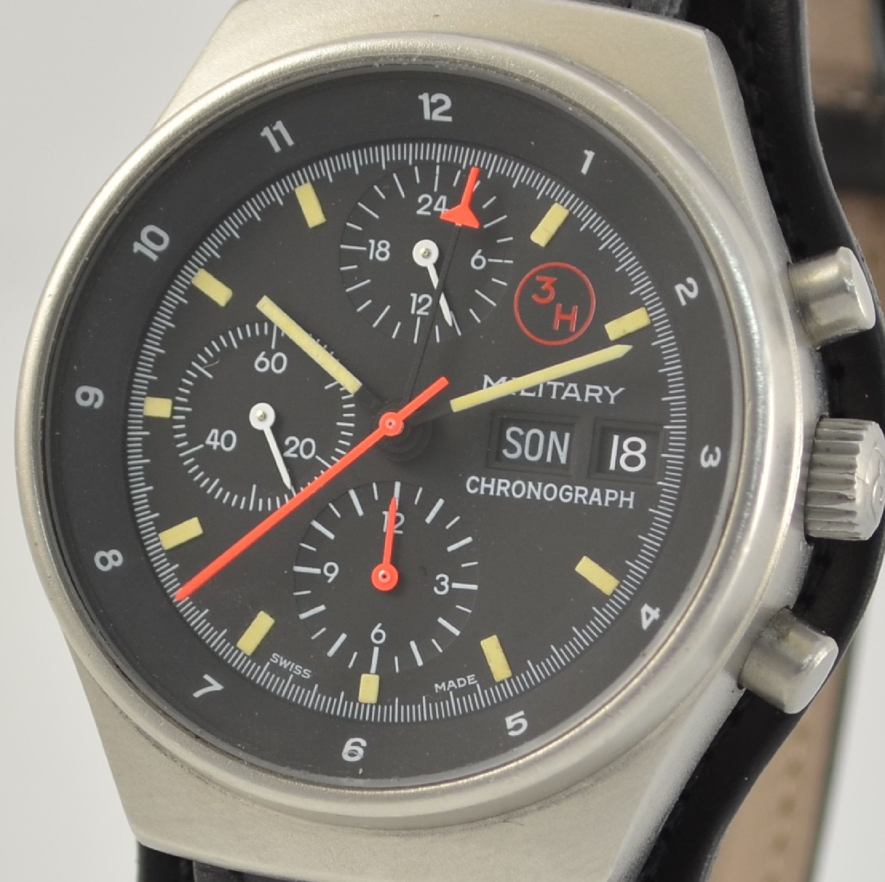 Detail c: PORSCHE DESIGN Orfina Flieger-Chronograph der Bundeswehr mit original Box & Anleitung, Schweiz um 1980, matt. Geh., Krone & Boden verschr., Vers.-Nr. ...