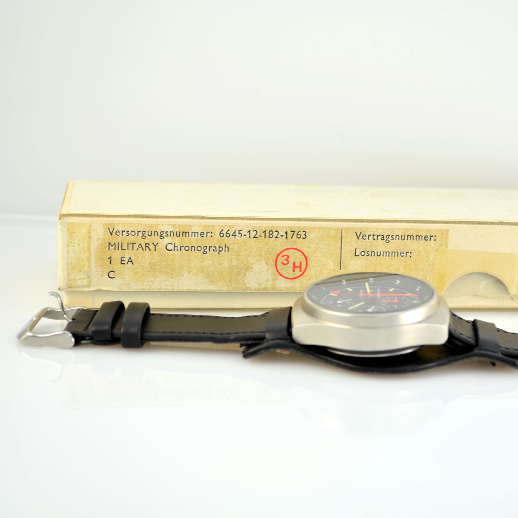 Detail j: PORSCHE DESIGN Orfina Flieger-Chronograph der Bundeswehr mit original Box & Anleitung, Schweiz um 1980, matt. Geh., Krone & Boden verschr., Vers.-Nr. ...