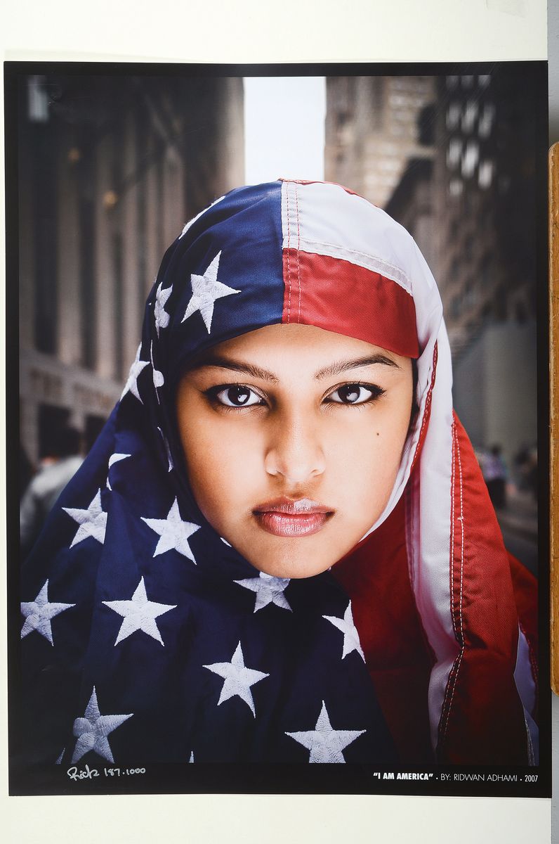 Detail k: Ridwan Adhami, I am America, Farboffset von 2007 als Vorlage für Shepard Faireys We the people, signiert und num. 187/1000, ca. 69x51cm