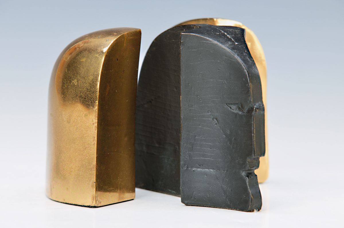 Helmut Lander, 1924 Weimar-2013 Darmstadt, Kopf, dreiteilige Bronzeskulptur, Seitenteile poliert, signiert und num.: La 96 46/50, ca. 9x9x12cm